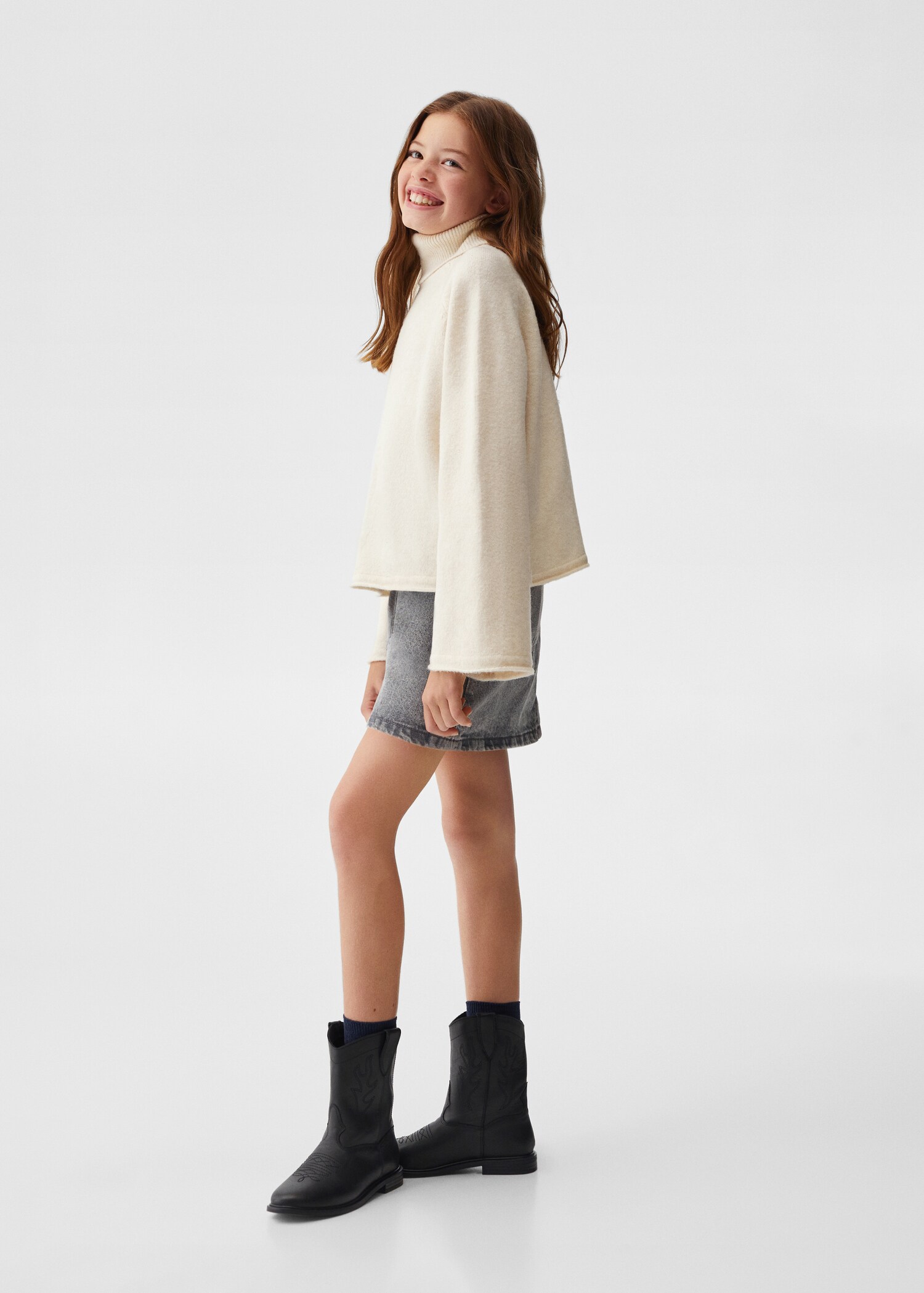 Turtleneck knit sweater - General plane