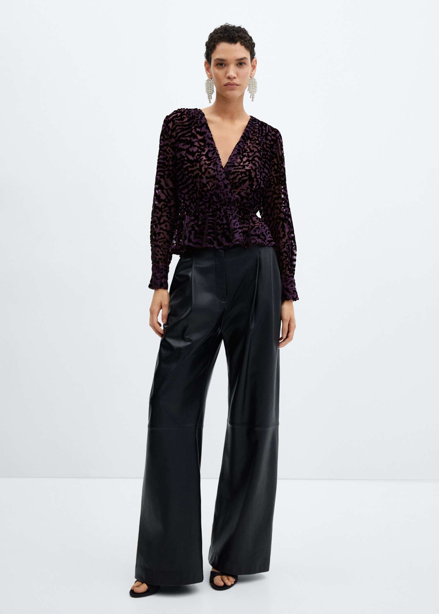 Blusa terciopelo animal print - Plano general