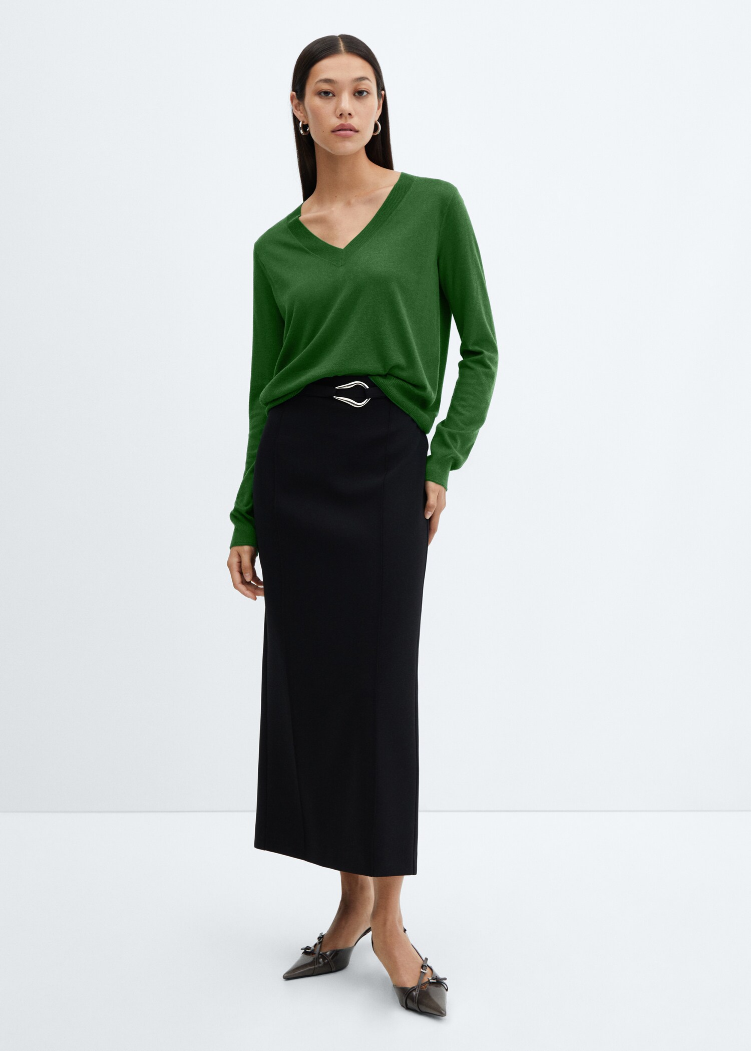 Fine-knit V-neck sweater - General plane
