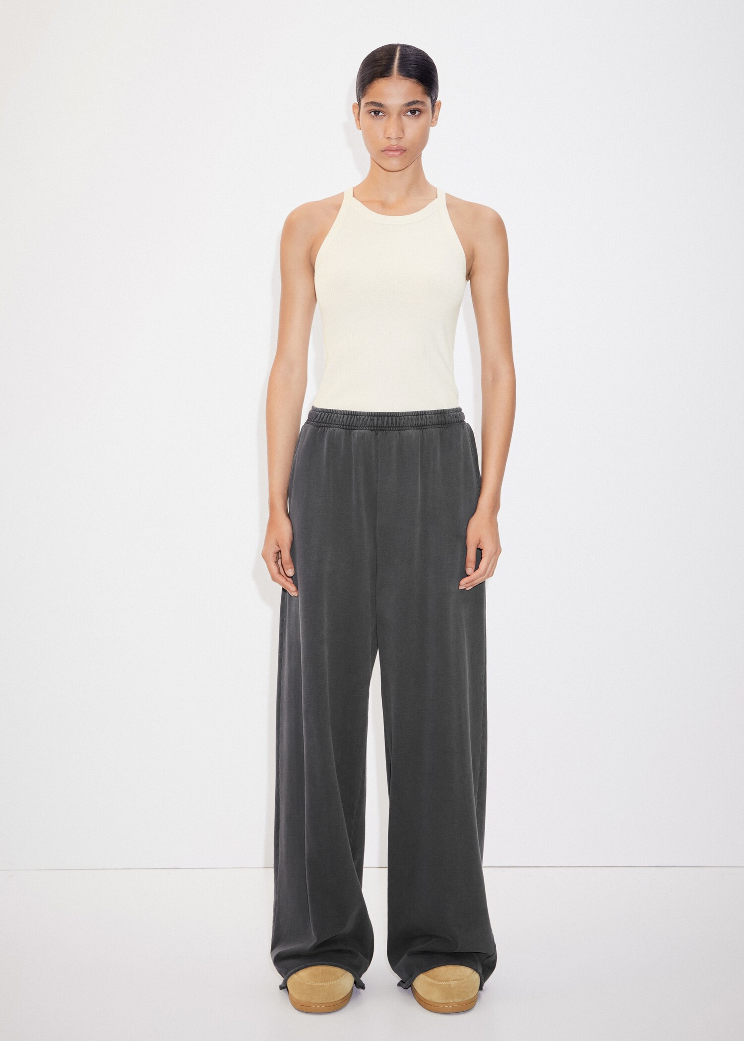 Top de malha com gola halter - Plano geral