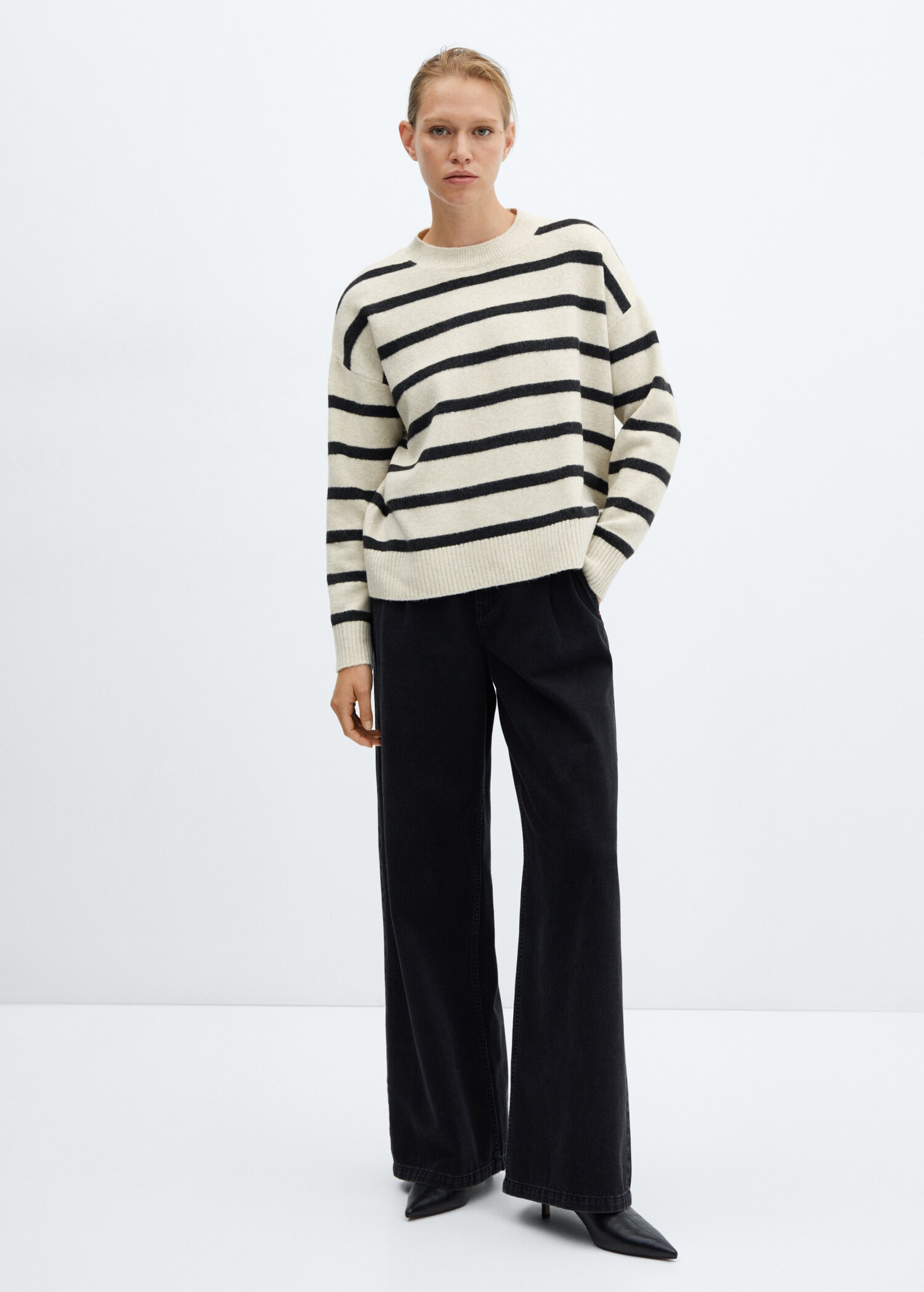 Round-neck striped sweater - General plane