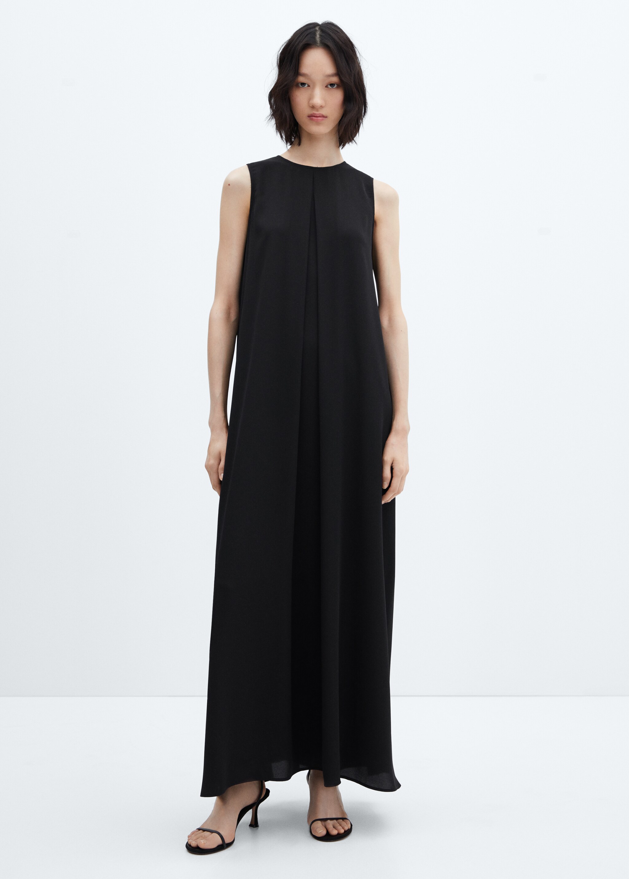 Long dress with pleat detail - General plane