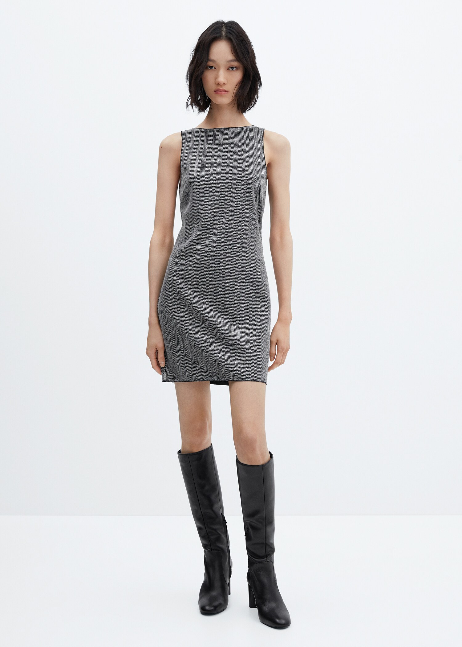 Short knitted dress - General plane