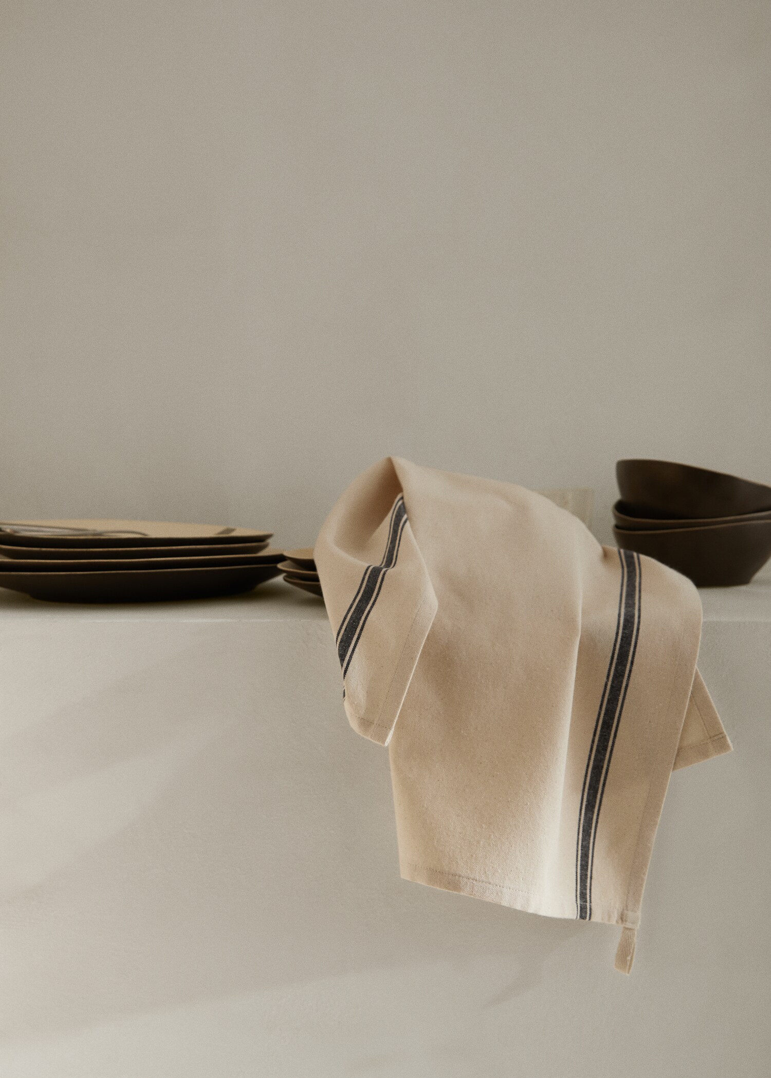 Tea towel with stripe detail  - General plane