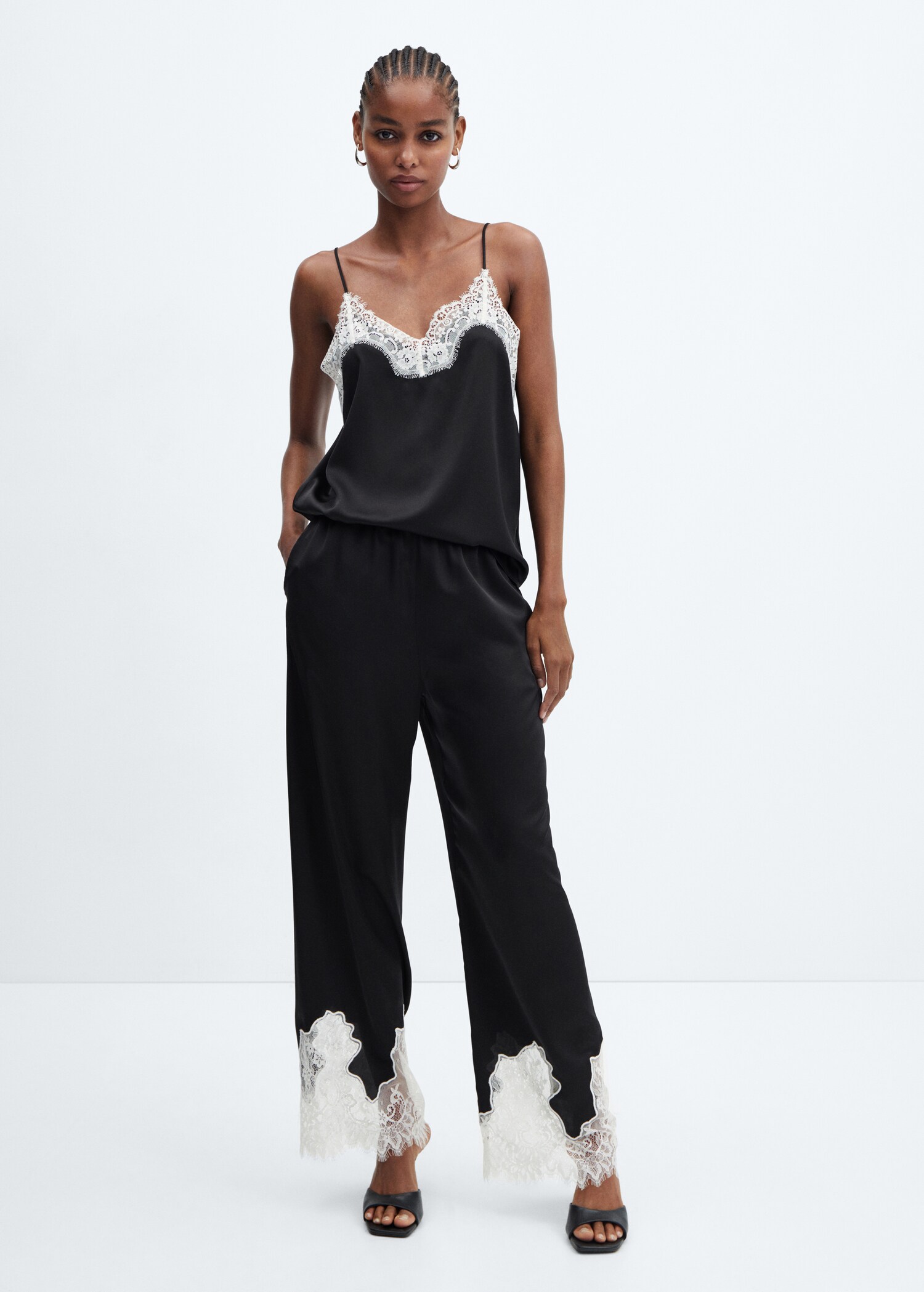 Top style lingerie col dentelle - Plan général