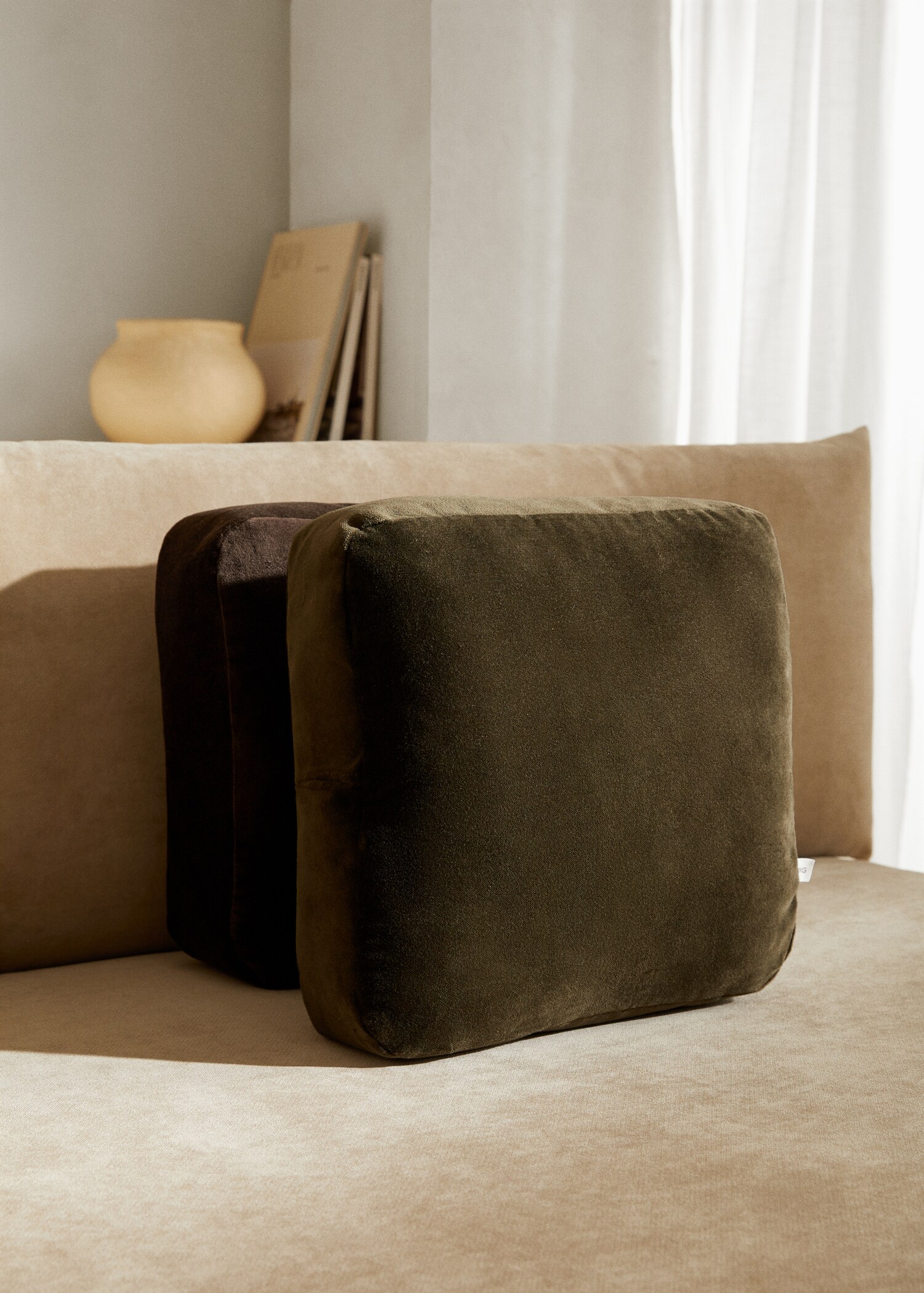 Velvet cushion 30x30cm - General plane