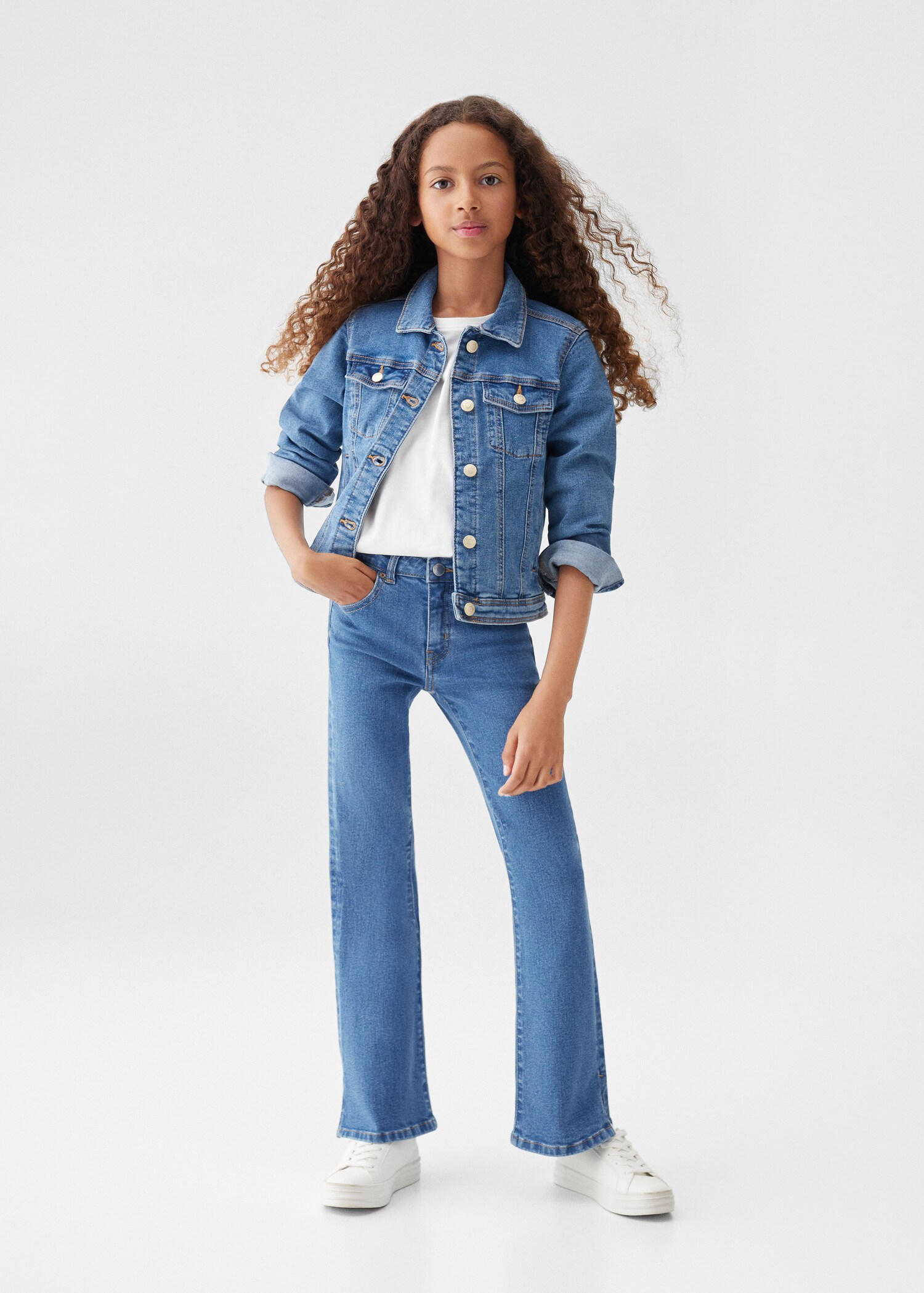 Jeans flare aberturas - Plano general