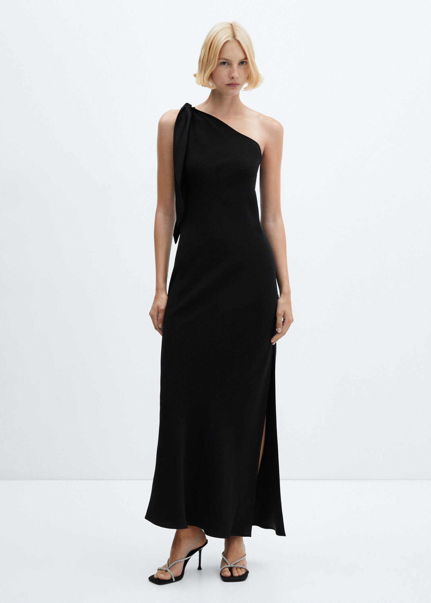 Asymmetric bow dress - General plane