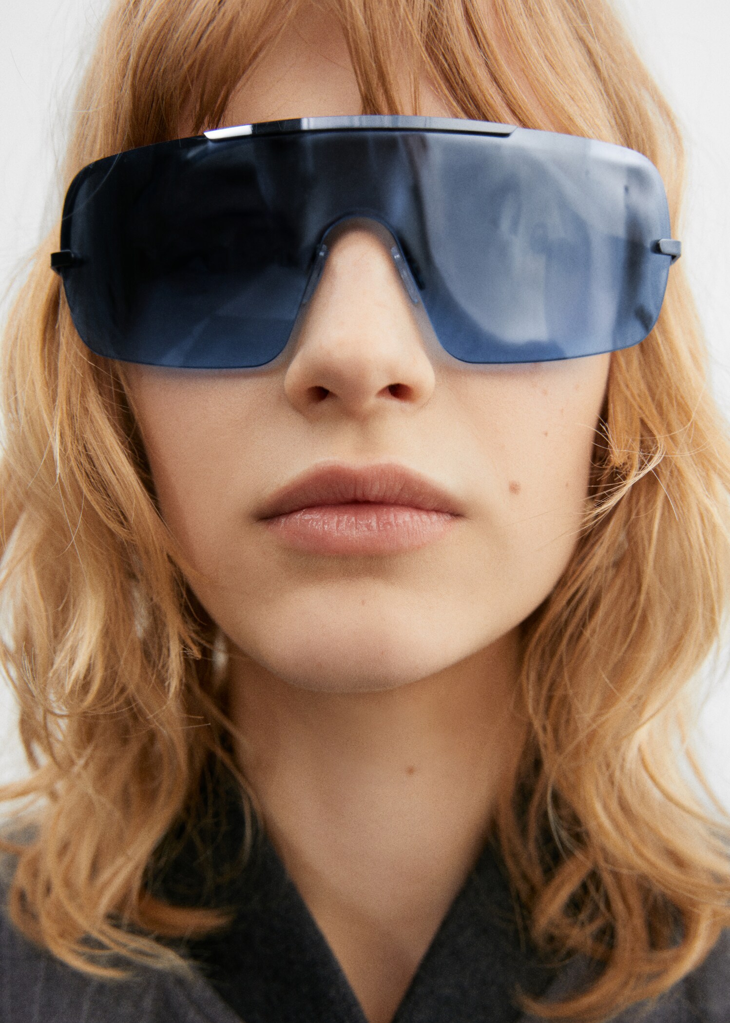 Gafas de sol pantalla - Plano general