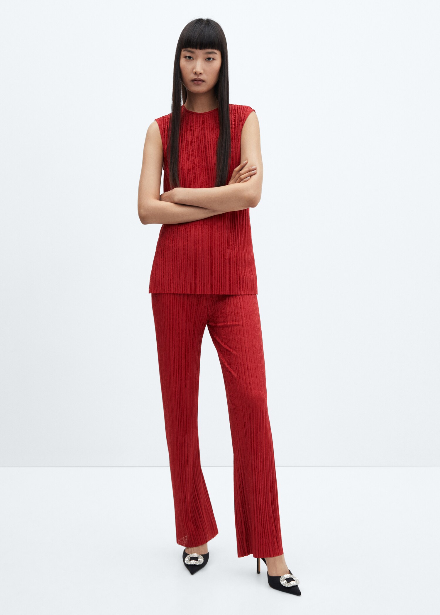 Sleeveless pleated top - General plane