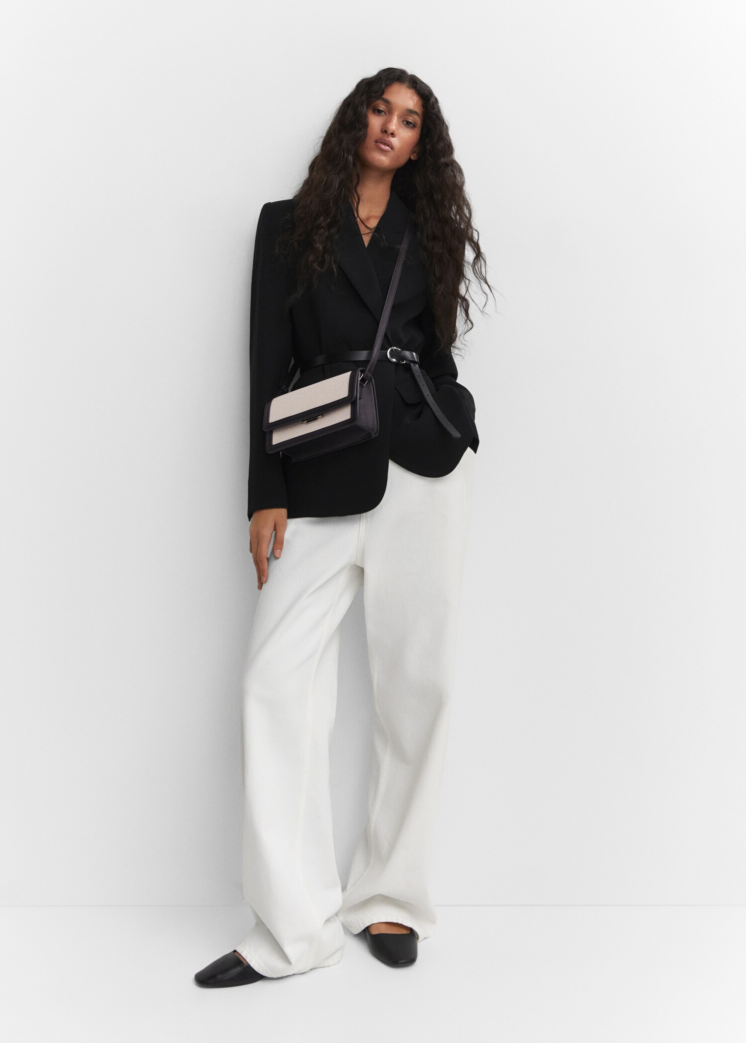 Textured bag with flap - General plane