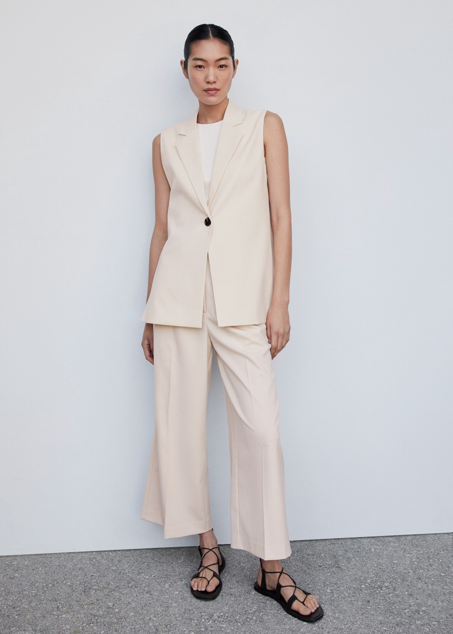 Long gilet with openings - General plane