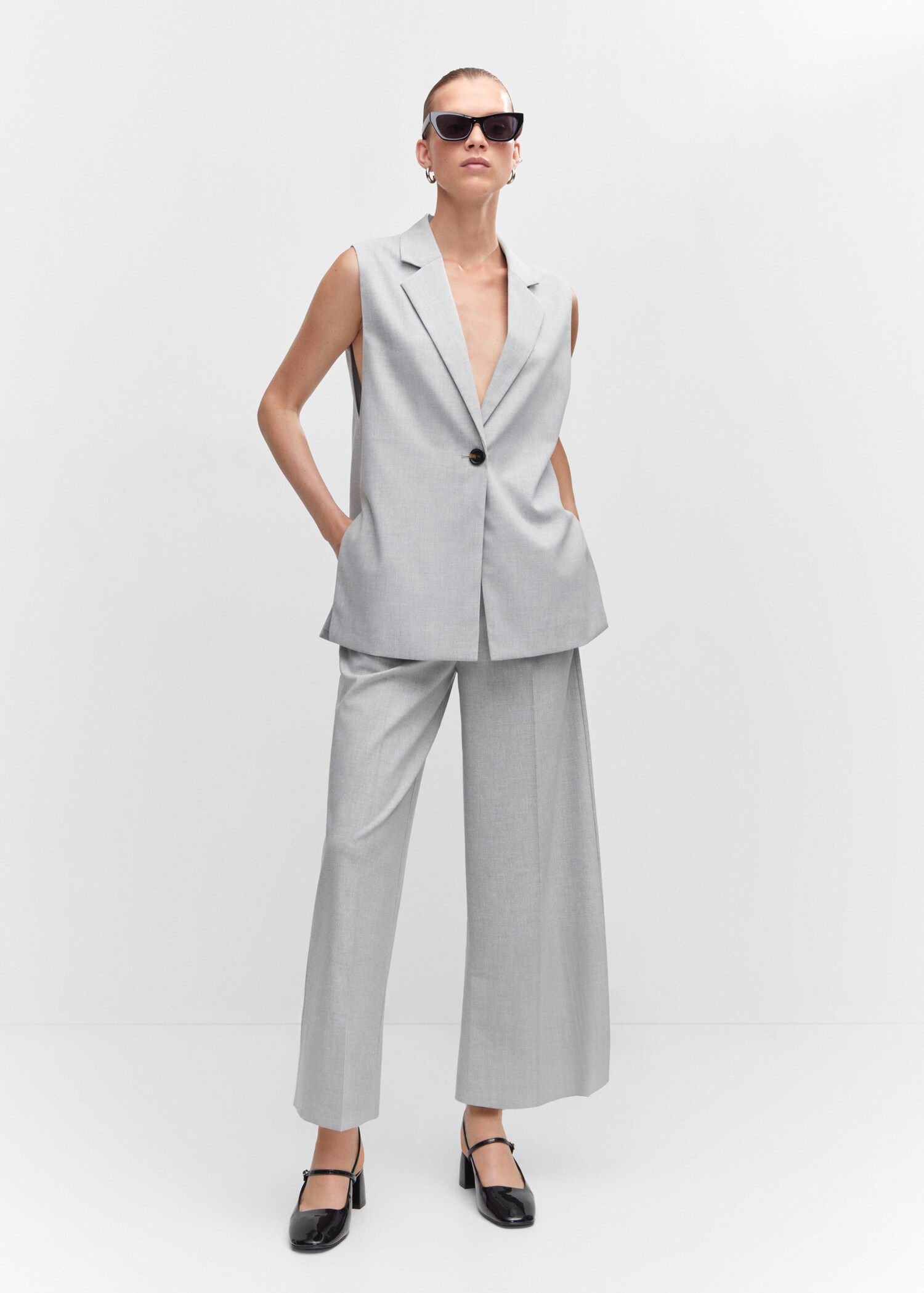 Long gilet with openings - General plane