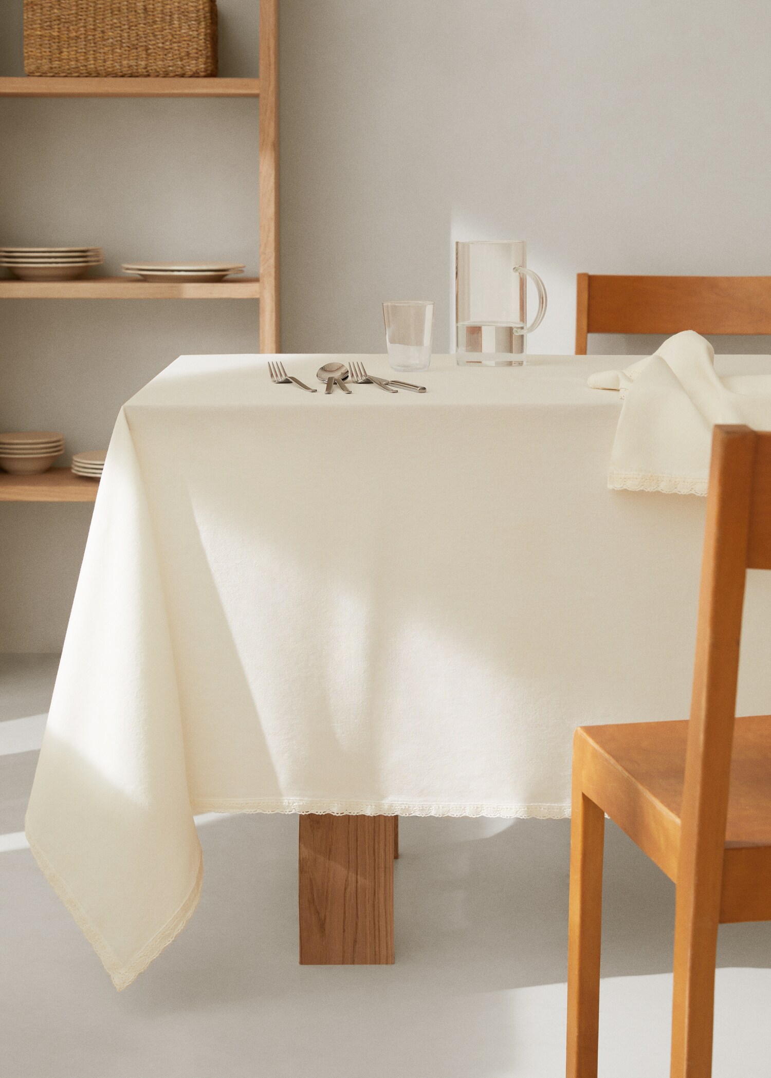 Lace-detail tablecloth 150x150cm - General plane