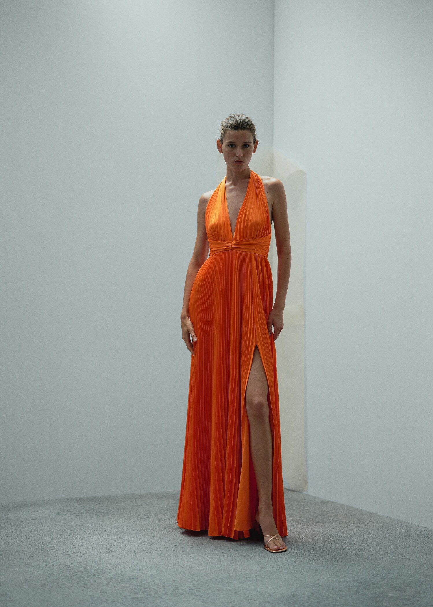 Vestido plisado detalle nudo - Plano general