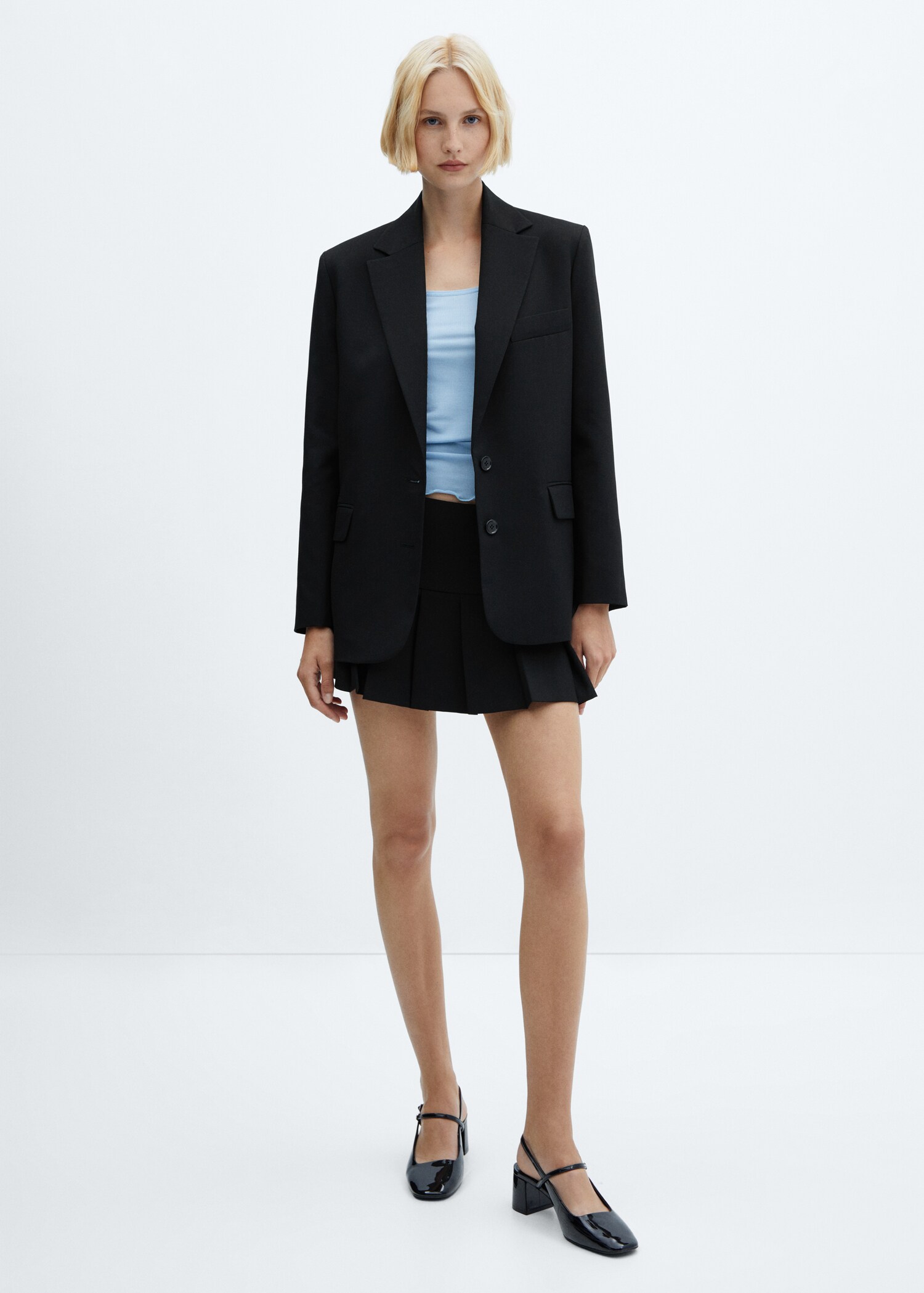 Blazer com estrutura e lapelas - Plano geral