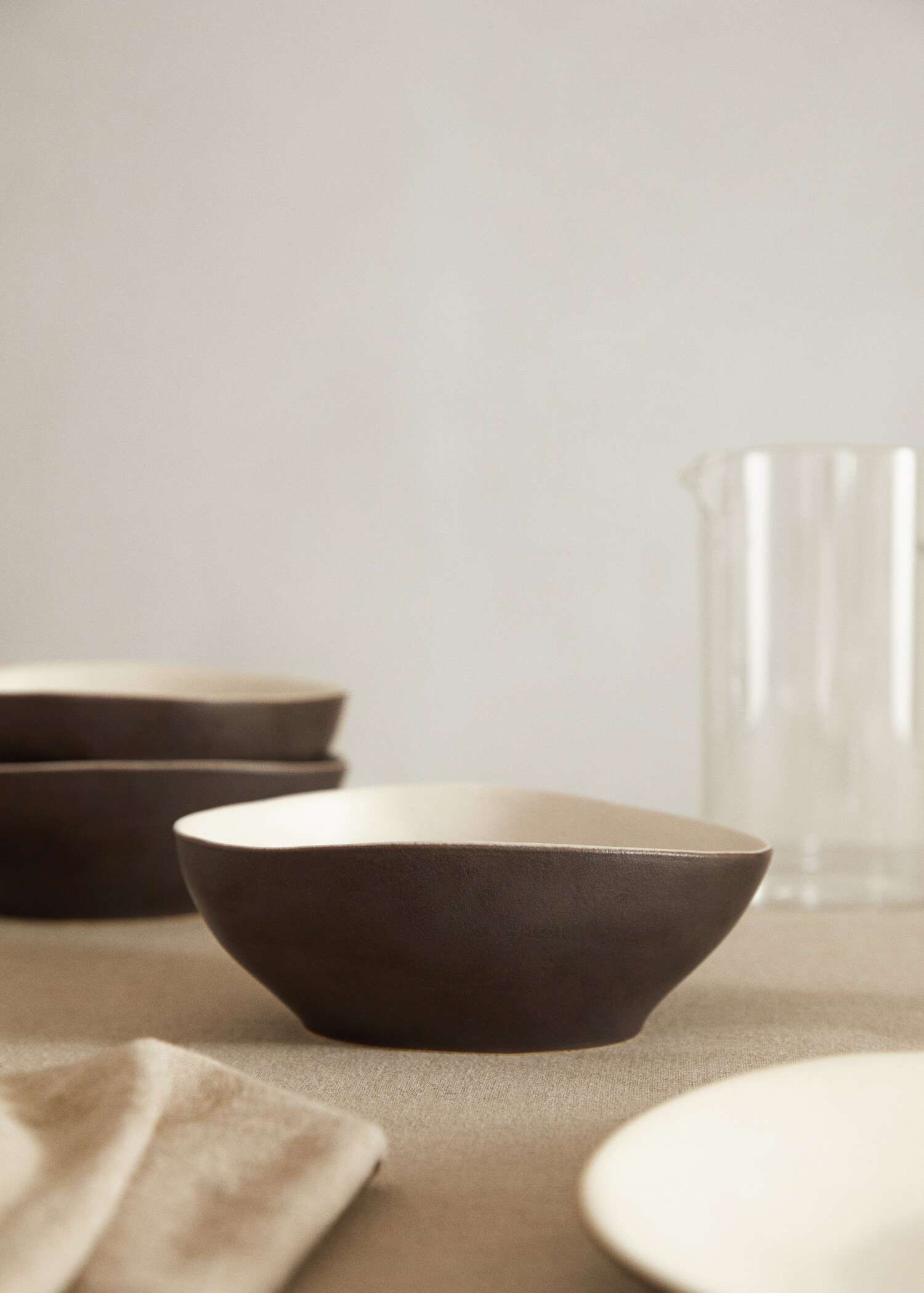 Stoneware bowl - General plane