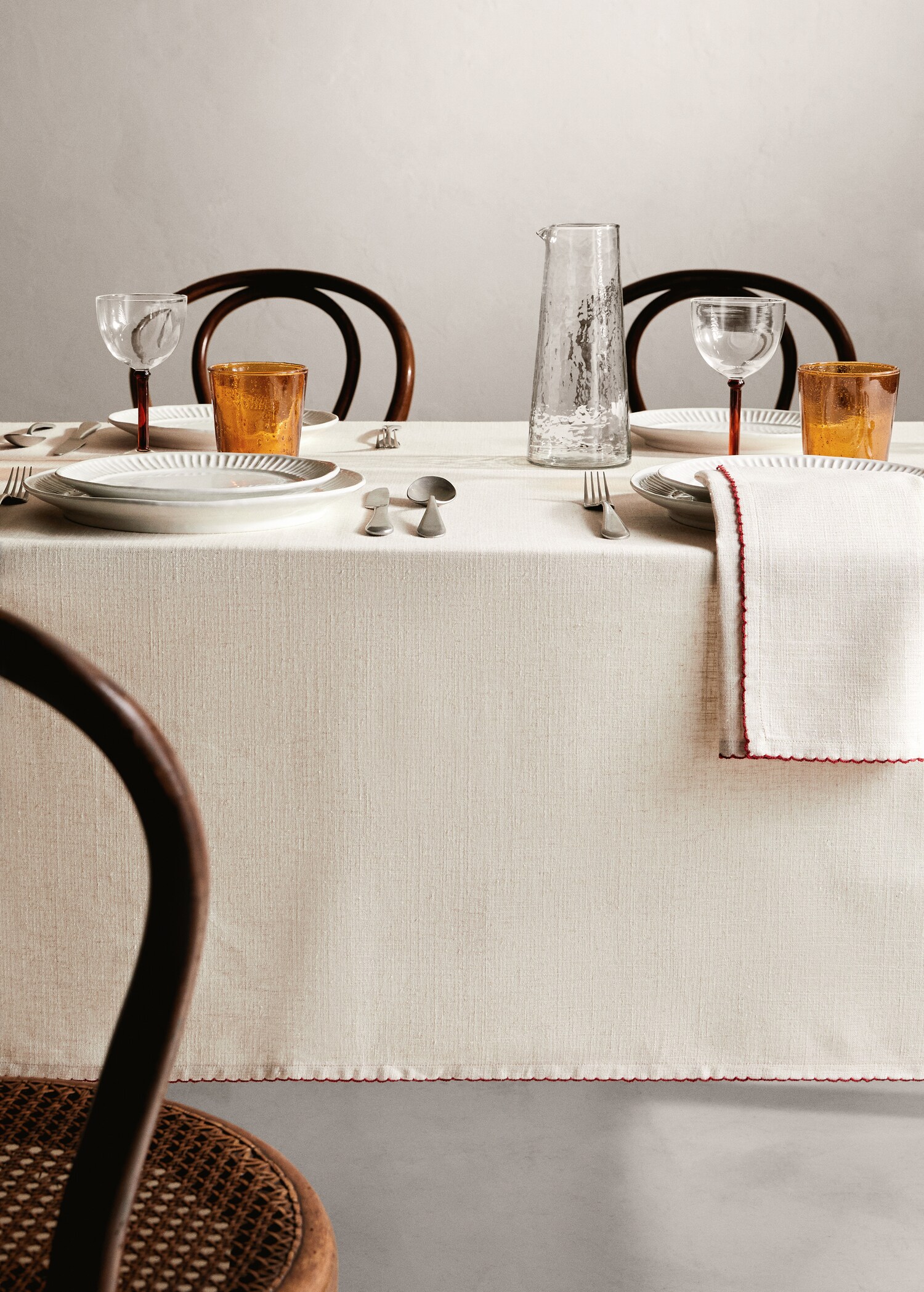 Embroidered trim tablecloth 150x150cm - General plane