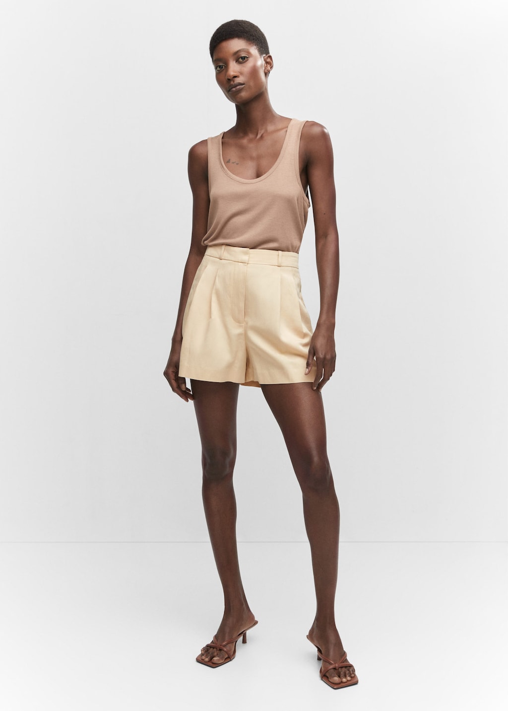 Pleated mid rise shorts MANGO