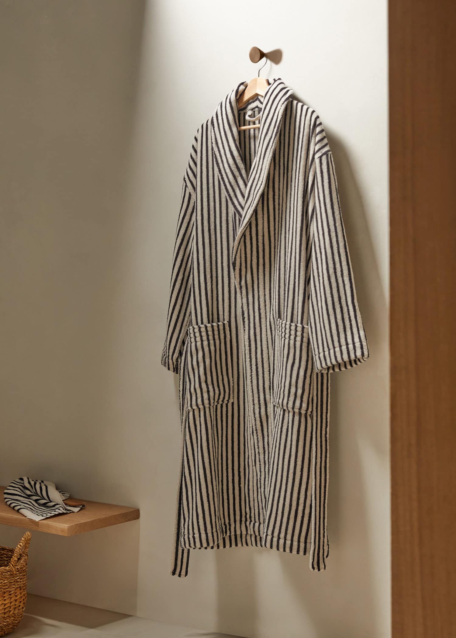100% cotton striped bathrobe | MANGO