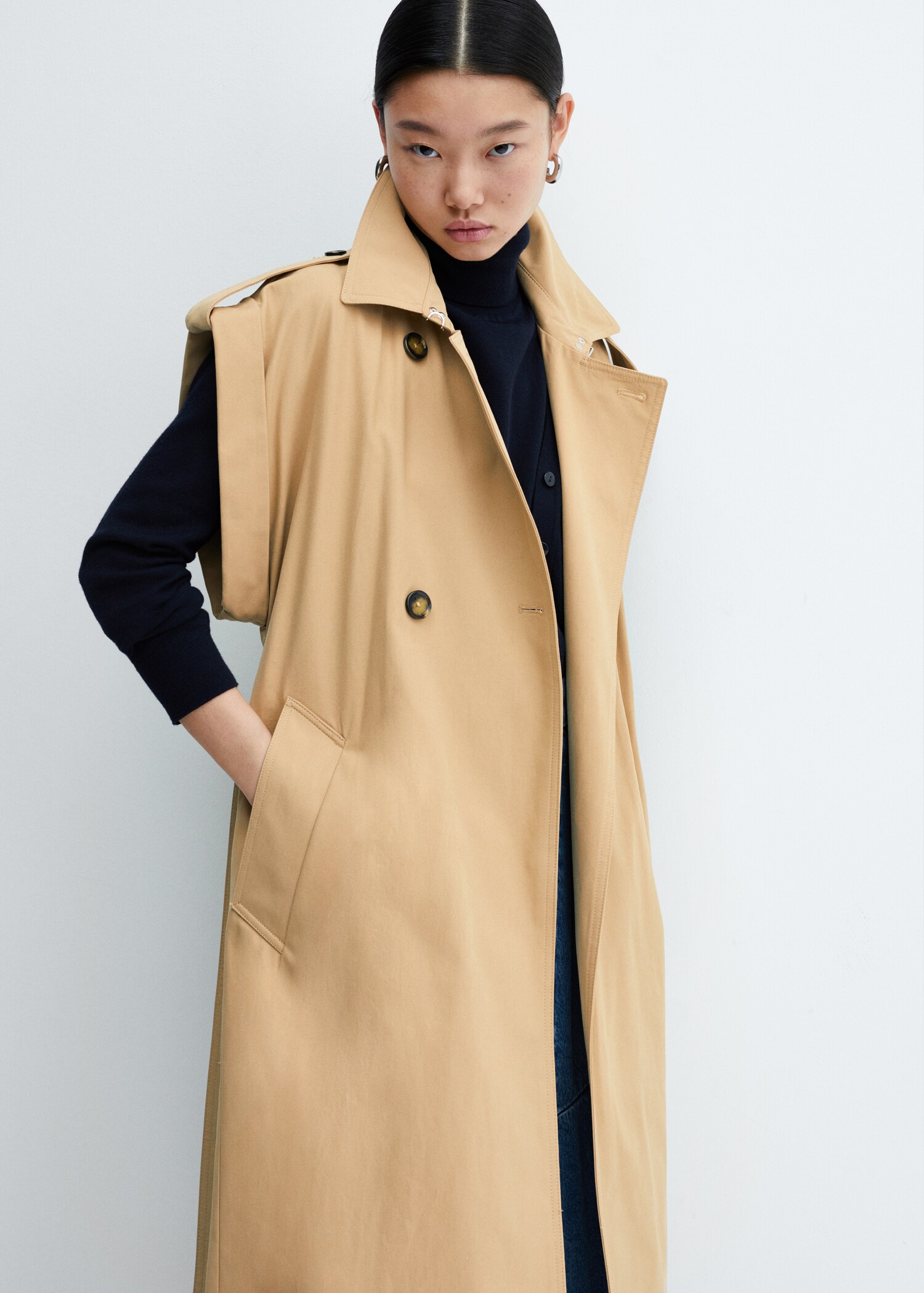 Sleeveless button-down trench coat - Details of the article 2