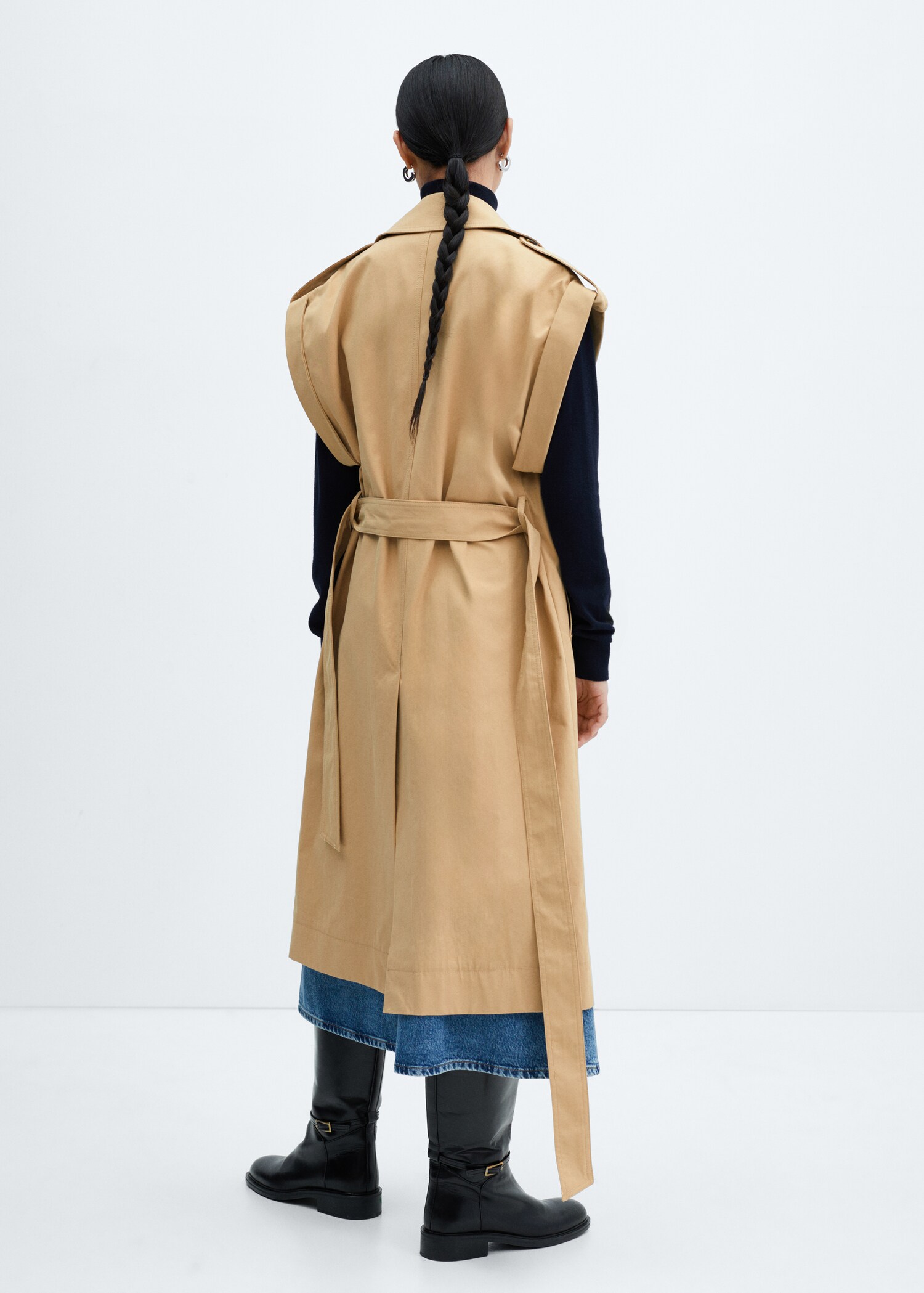 Sleeveless button-down trench coat - Reverse of the article