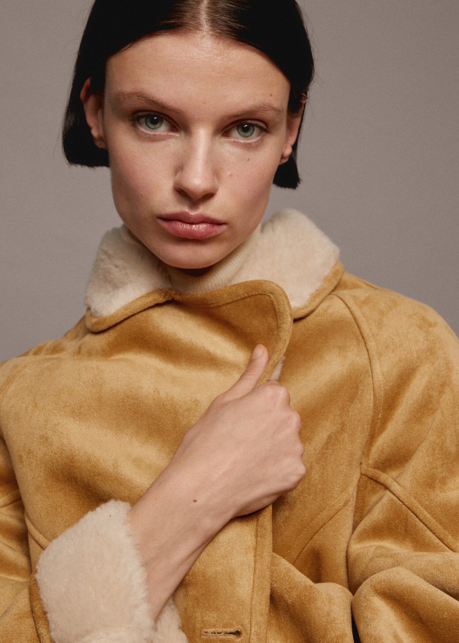 Shearling-lined coat with buttons - Woman | MANGO Montenegro