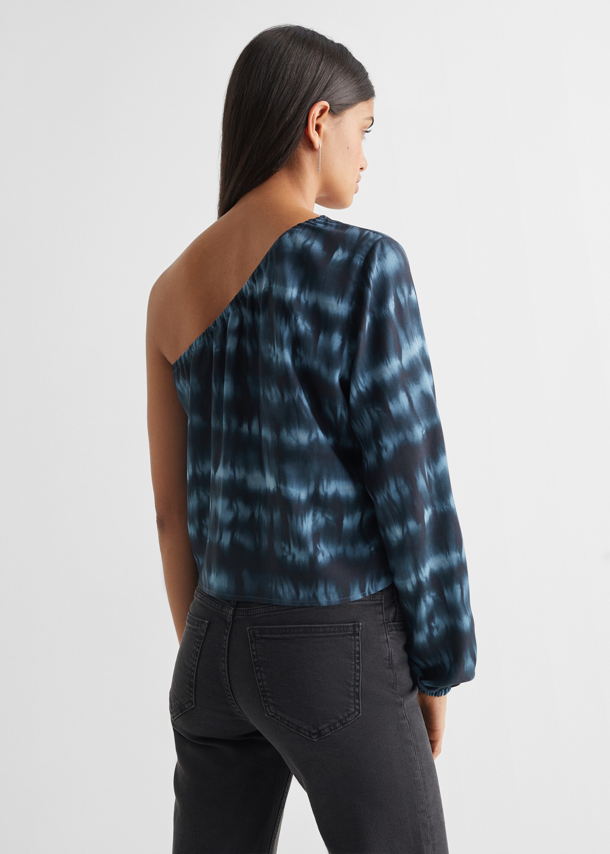 Asymmetrical printed blouse - Reverse of the article