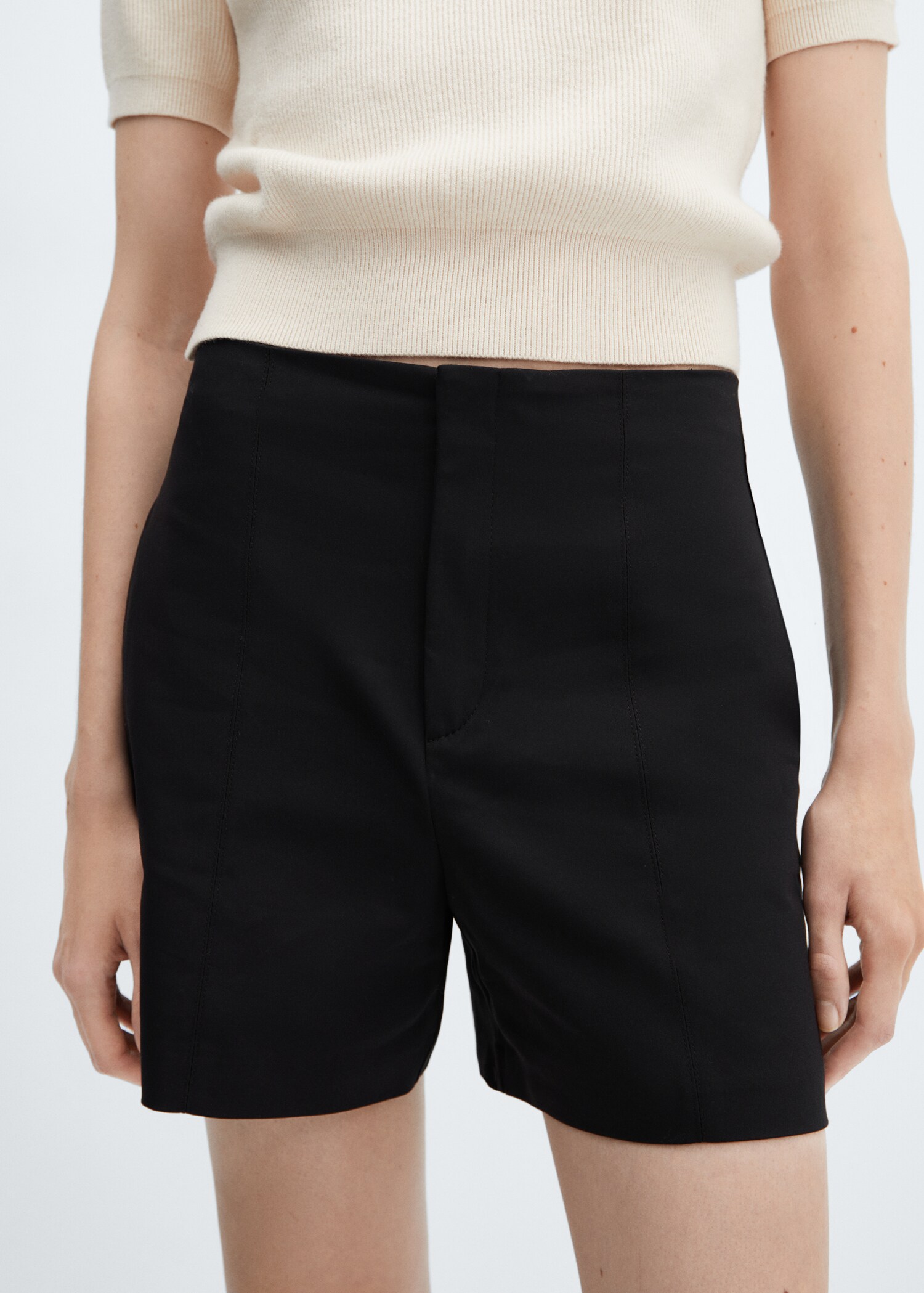 Shorts rectos tiro alto - Plano medio