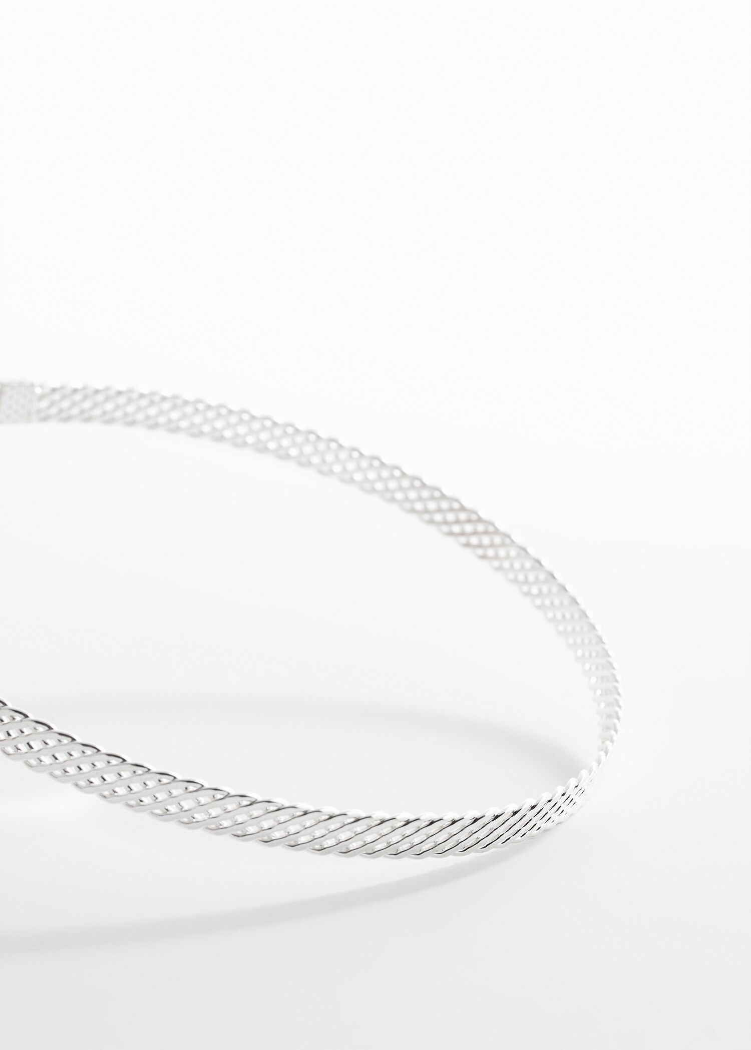 Collar choker trenzado - Plano medio