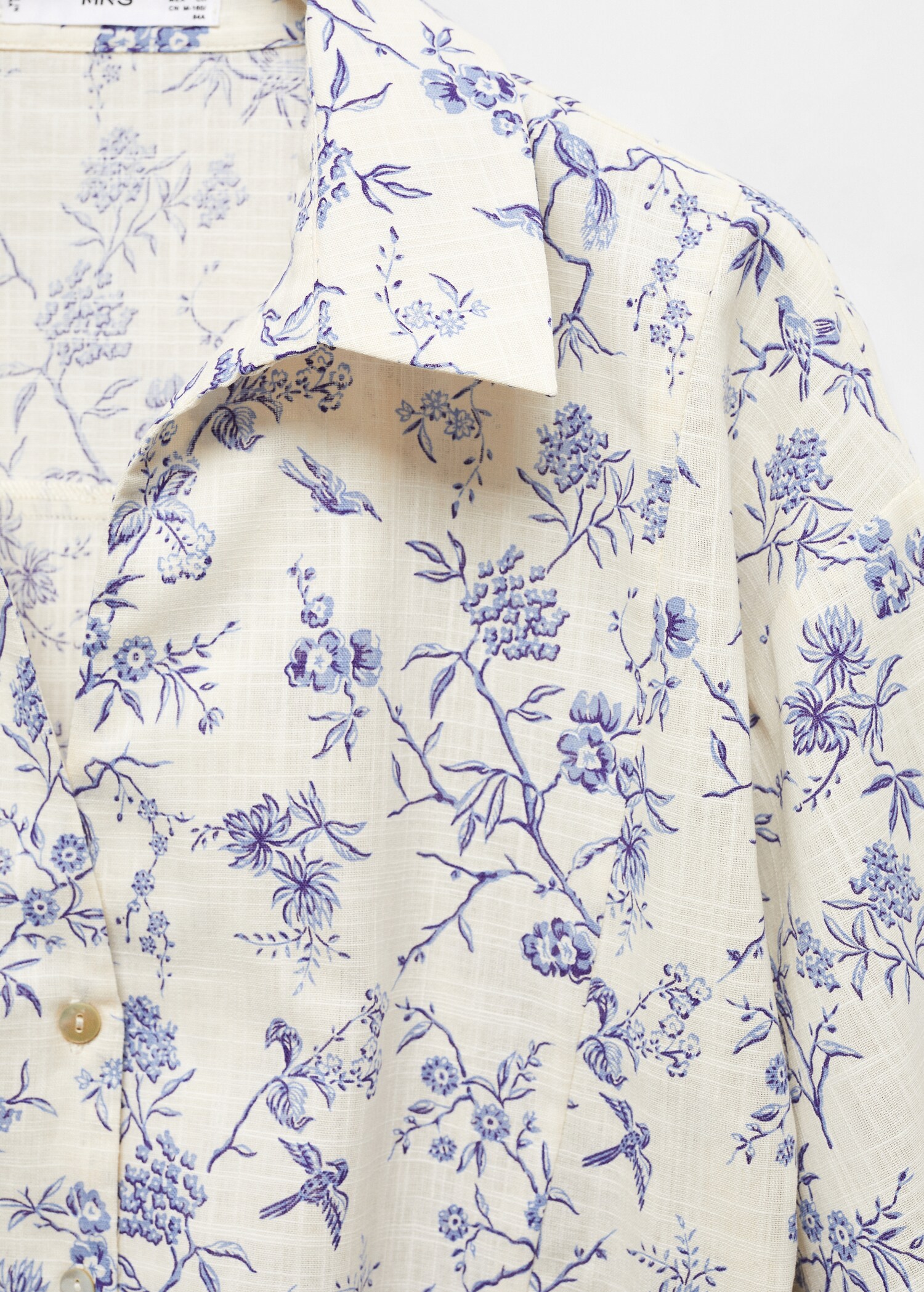 Cropped shirt with knot  - Details of the article 8