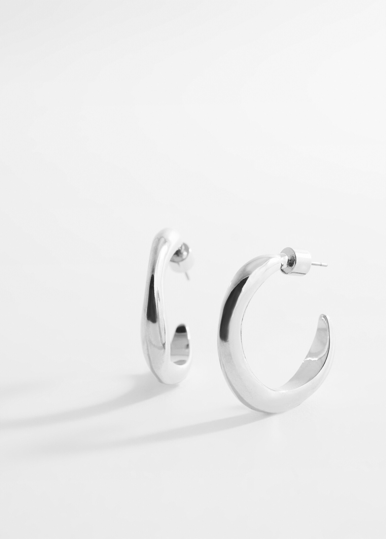 Twisted hoop earrings - Medium plane