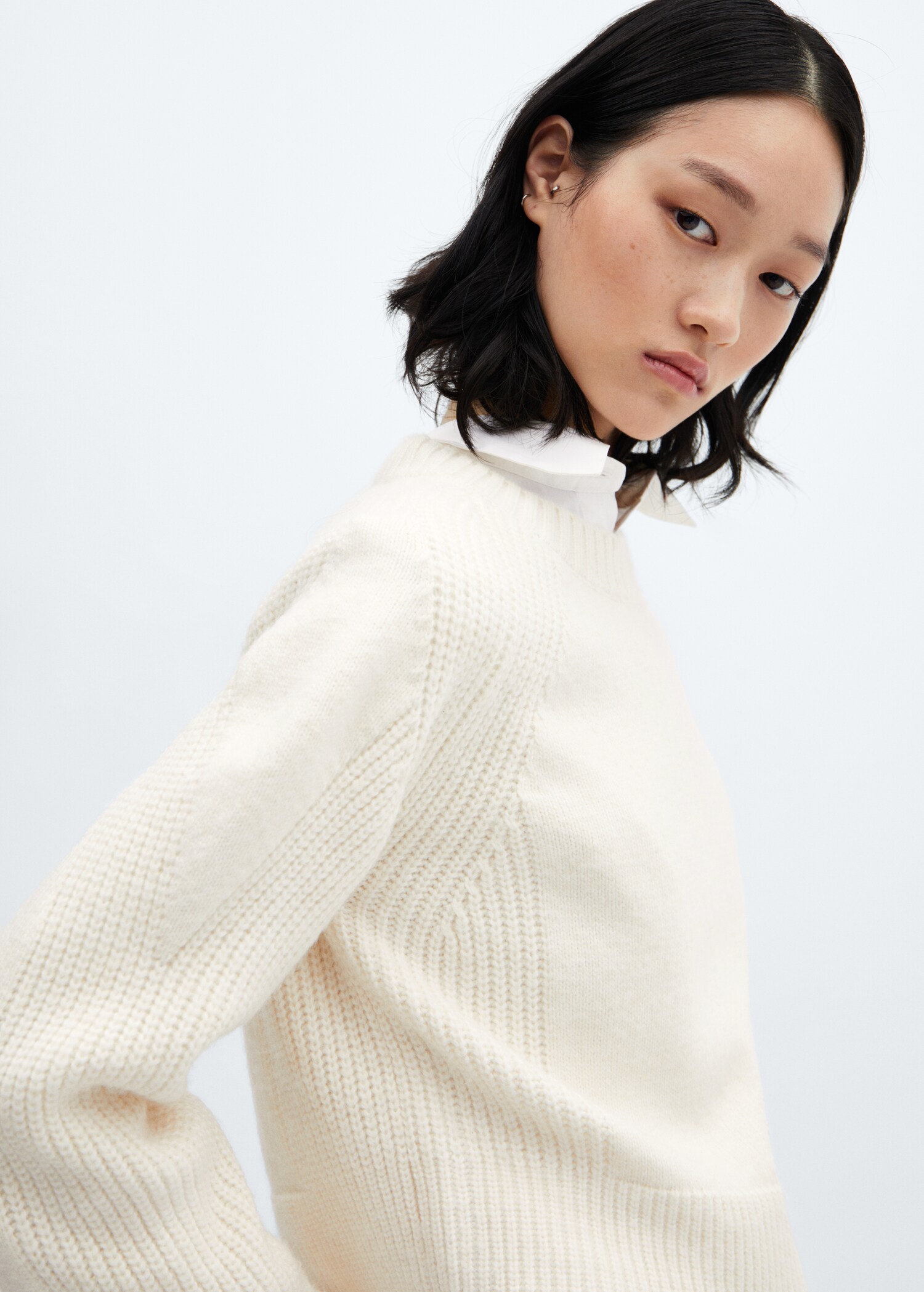 Round-neck knitted sweater - Details of the article 1