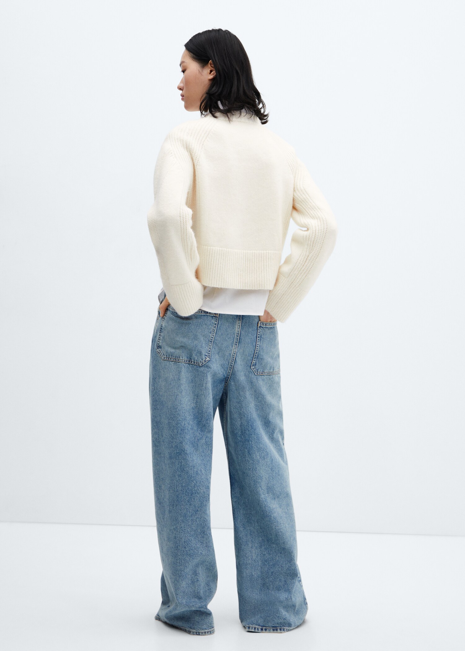Round-neck knitted sweater - Reverse of the article