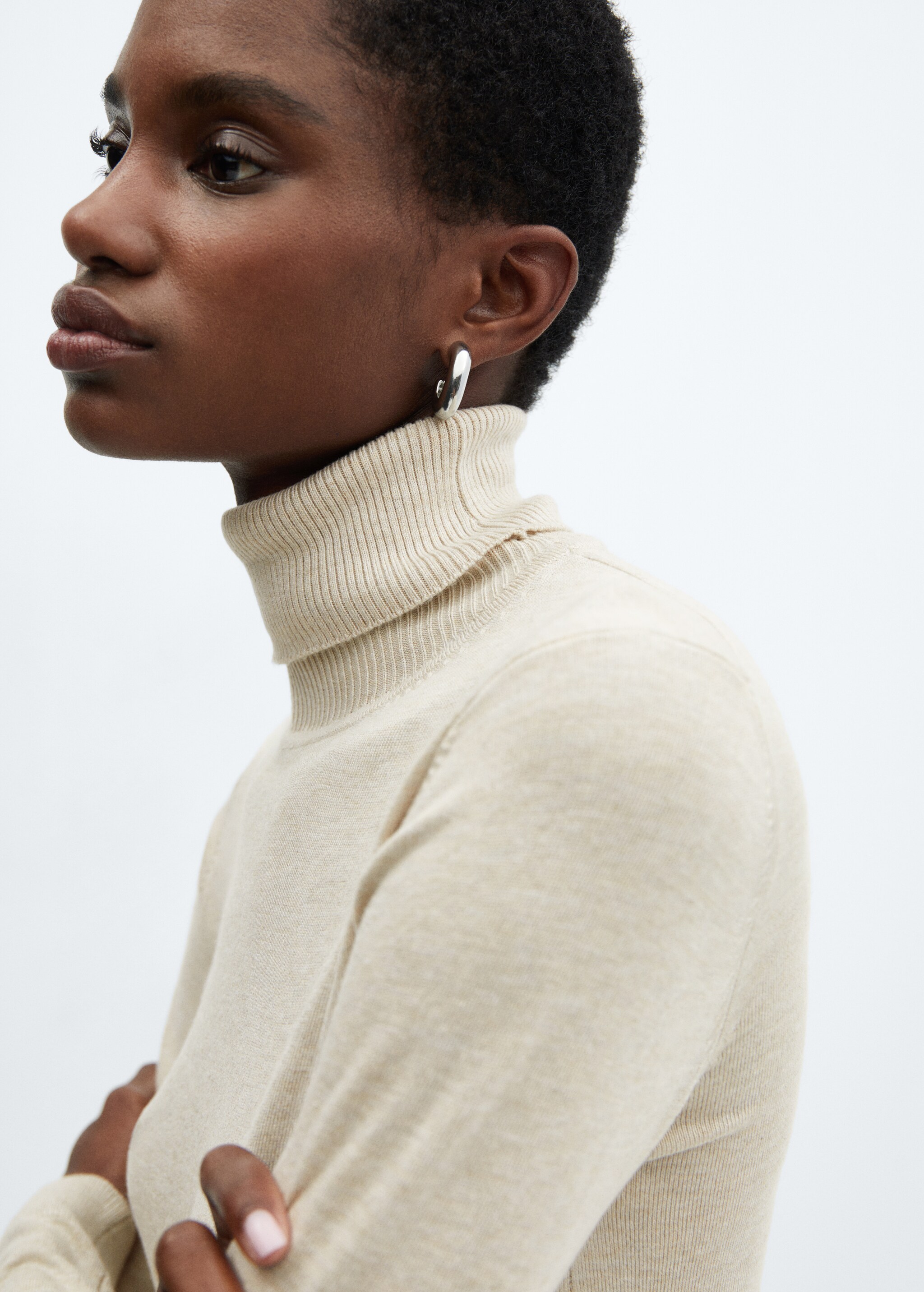 Fine-knit turtleneck sweater - Details of the article 1