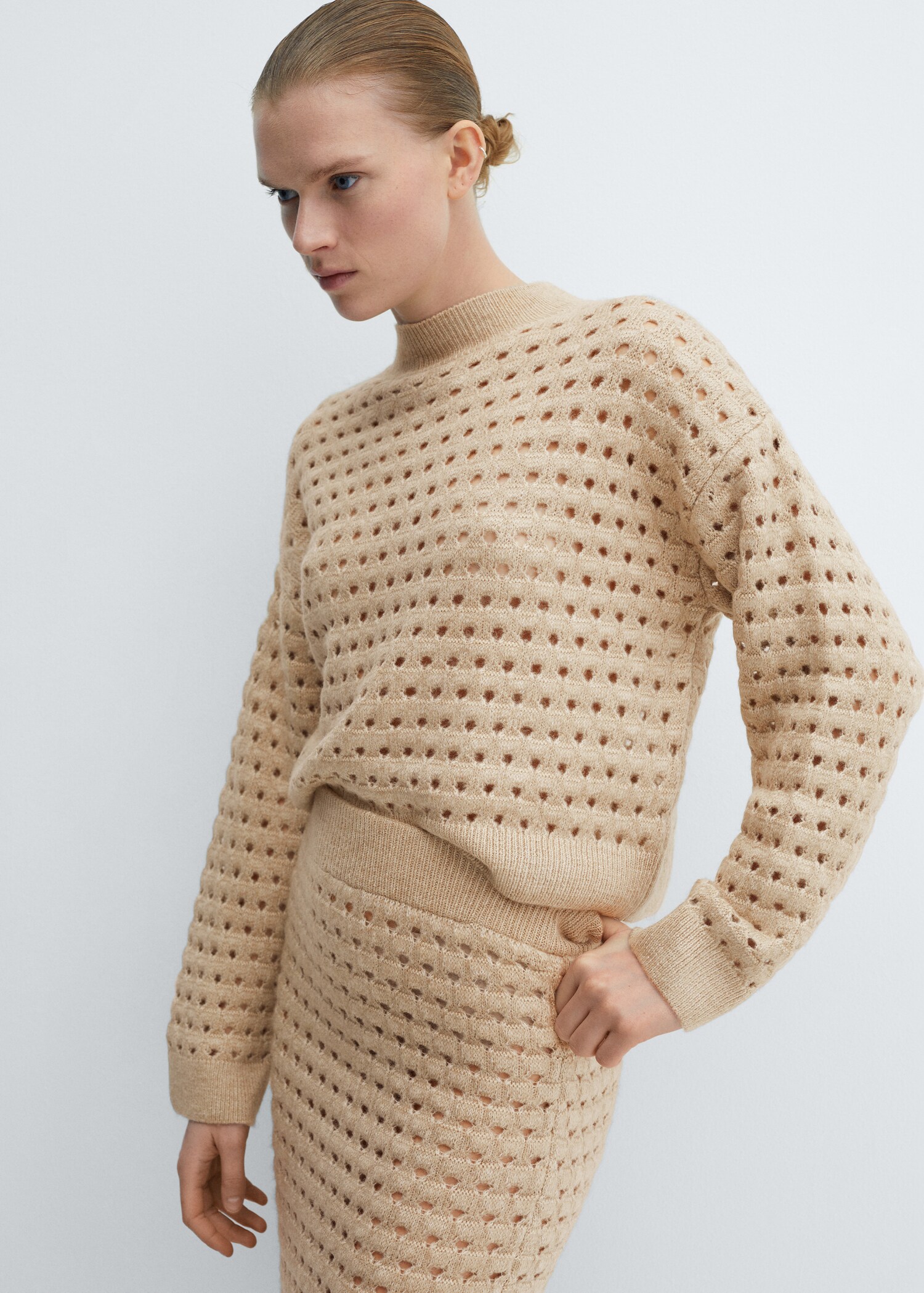 Strickpullover mit Lochmusterdetails - Mittlere Ansicht