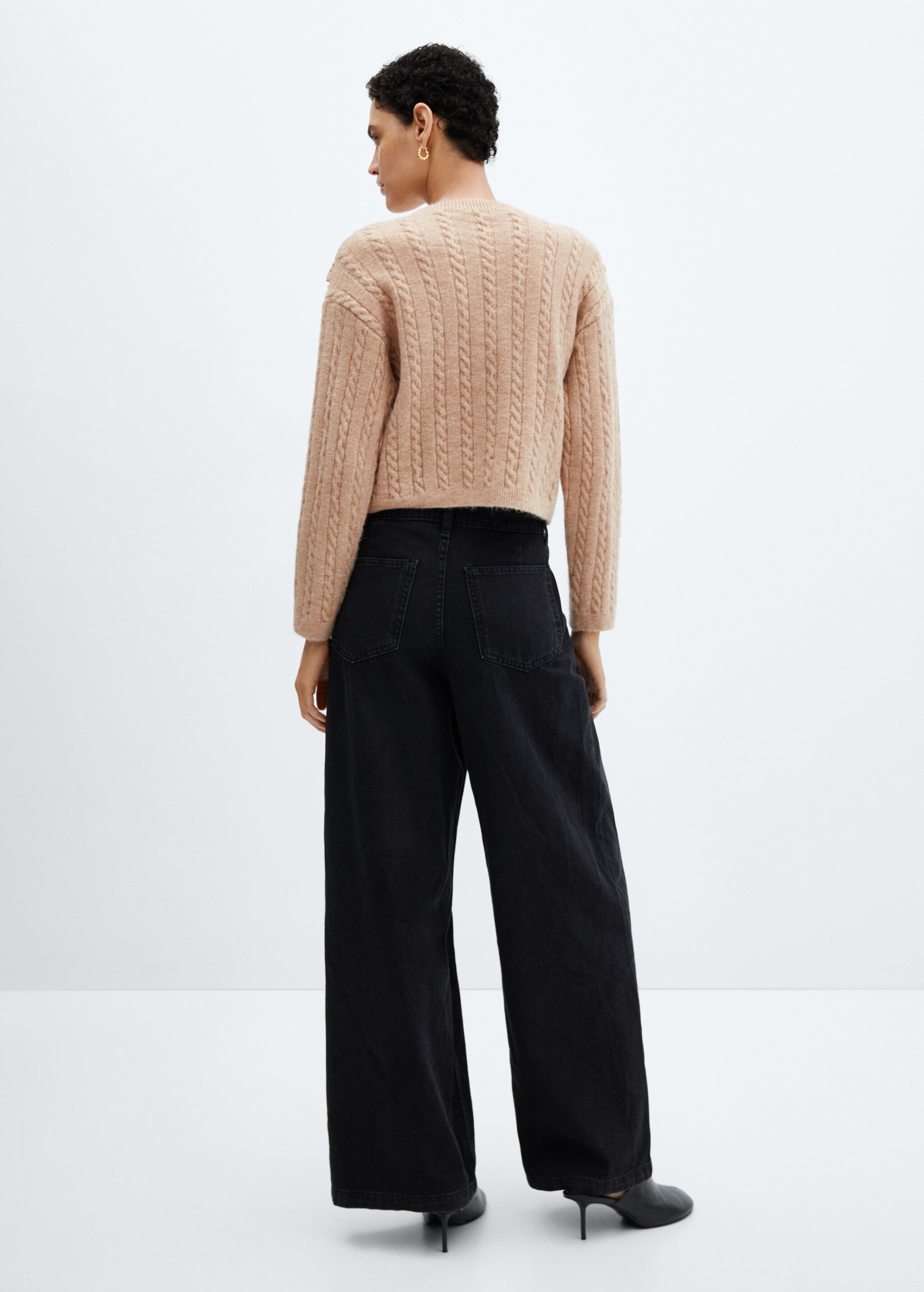 Ruffled crop sweater - Reverse of the article