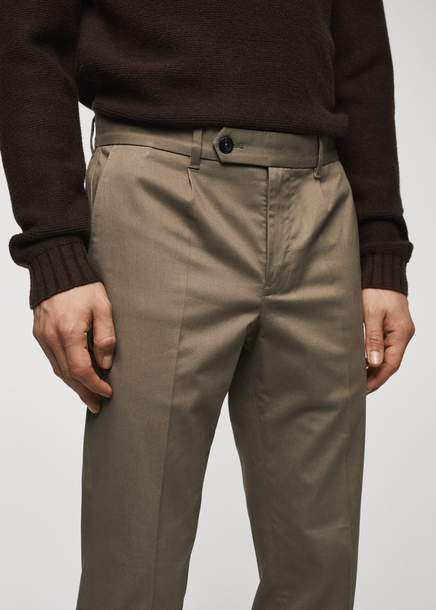 Slim-fit cotton pleated trousers - Details of the article 1