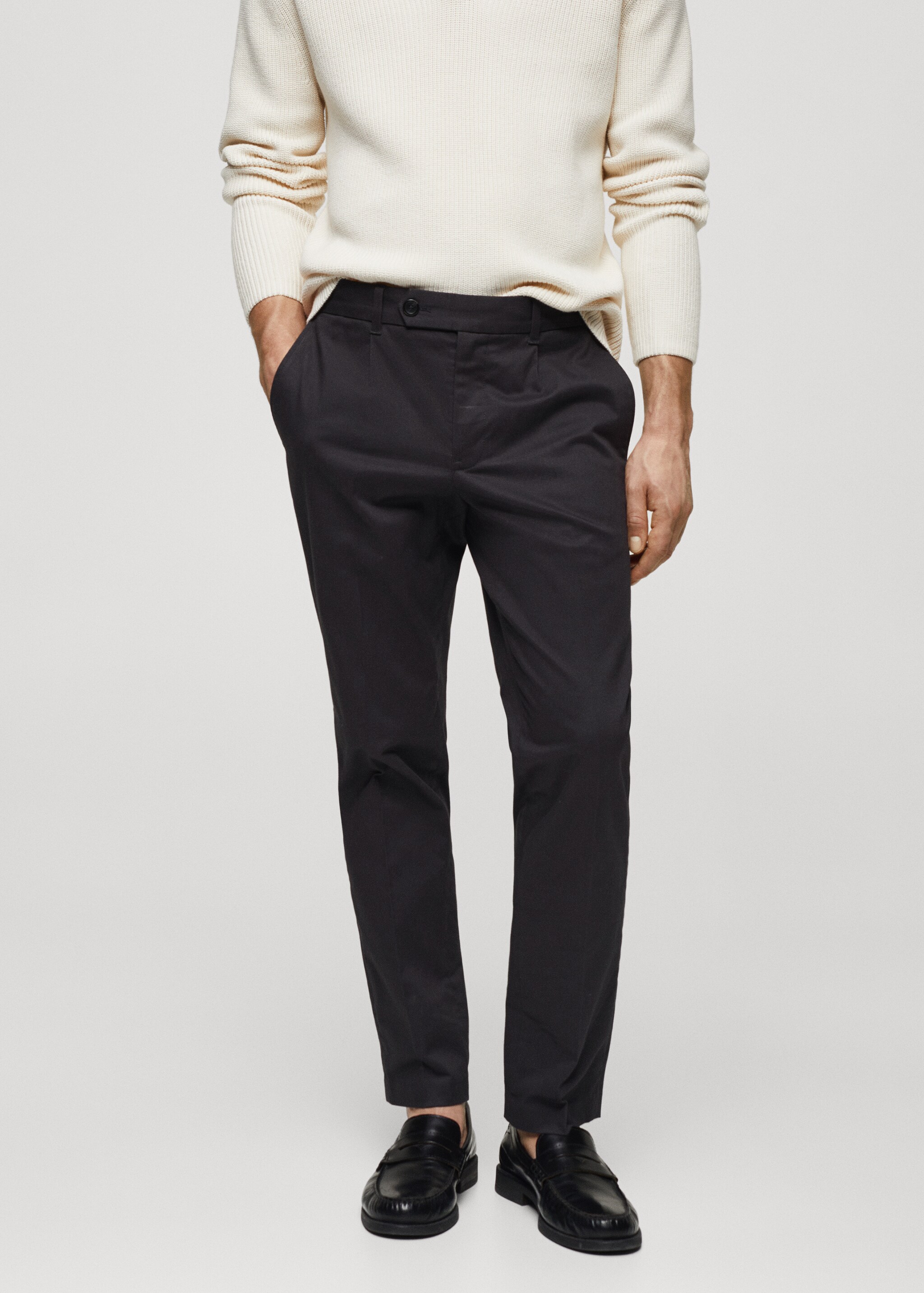 Pantalón algodón slim fit pinzas - Plano medio