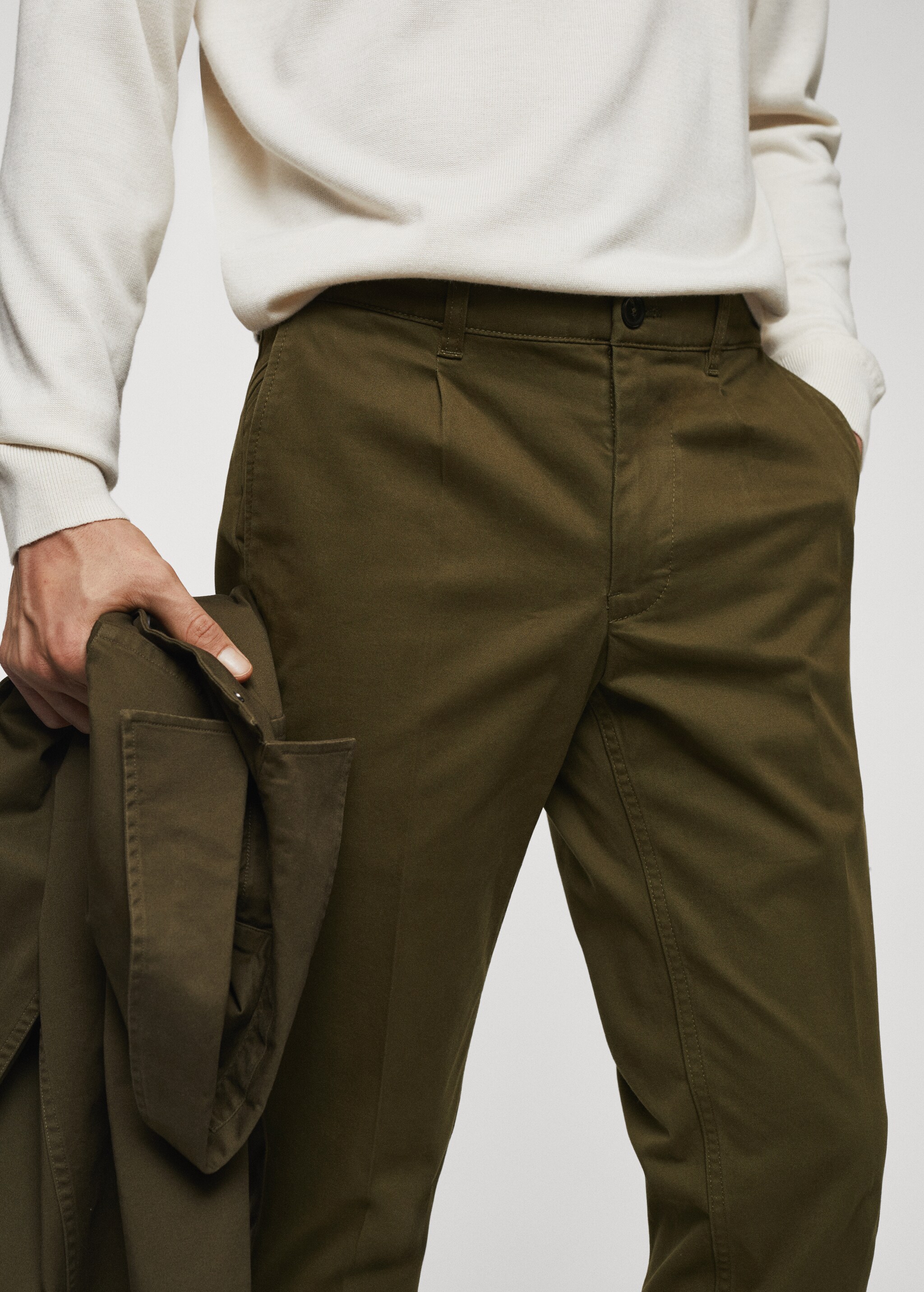 Pleated slim fit chinos - Details of the article 1
