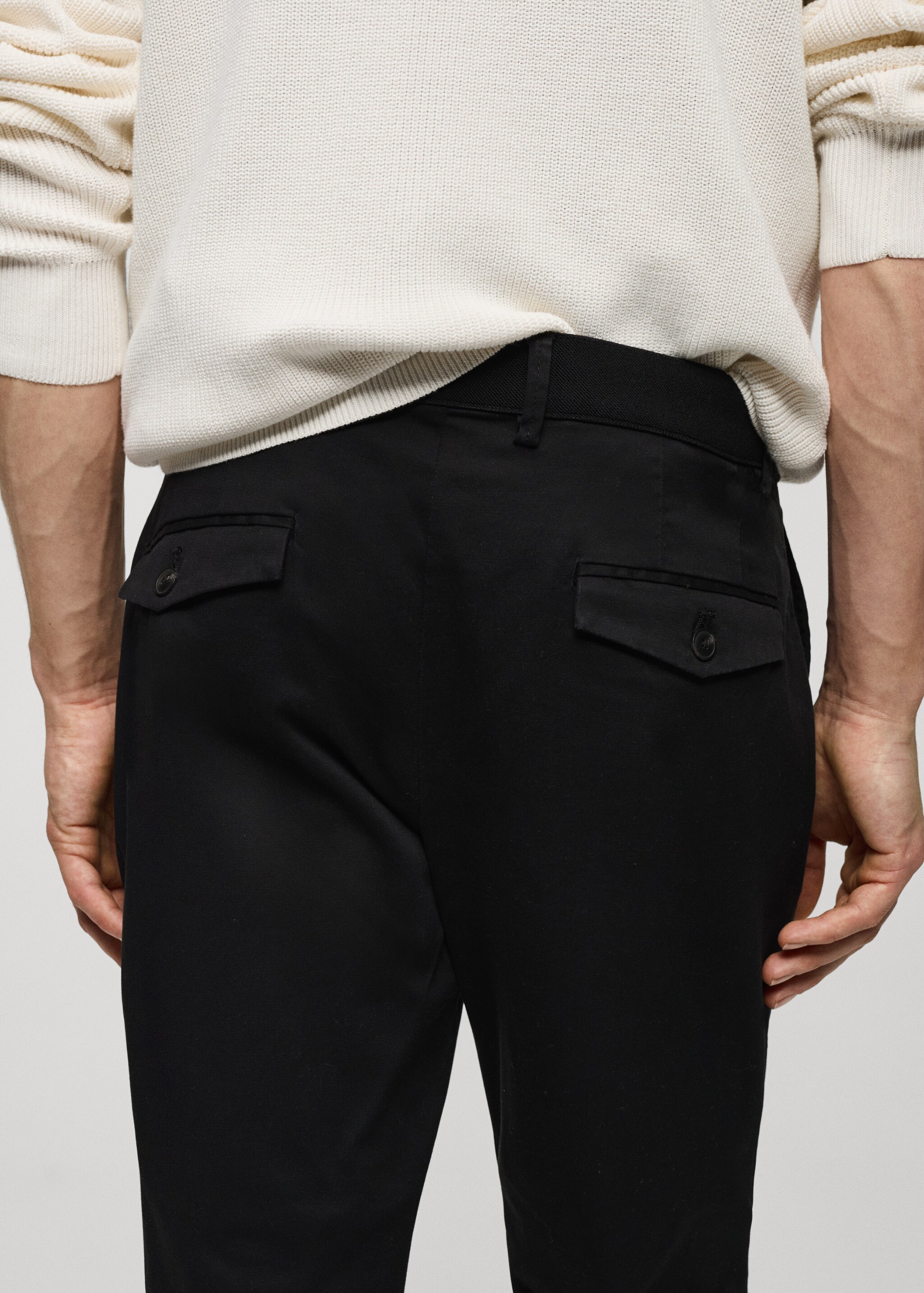 Spodnie bawełniane o fasonie tapered cropped - Szczegóły artykułu 4