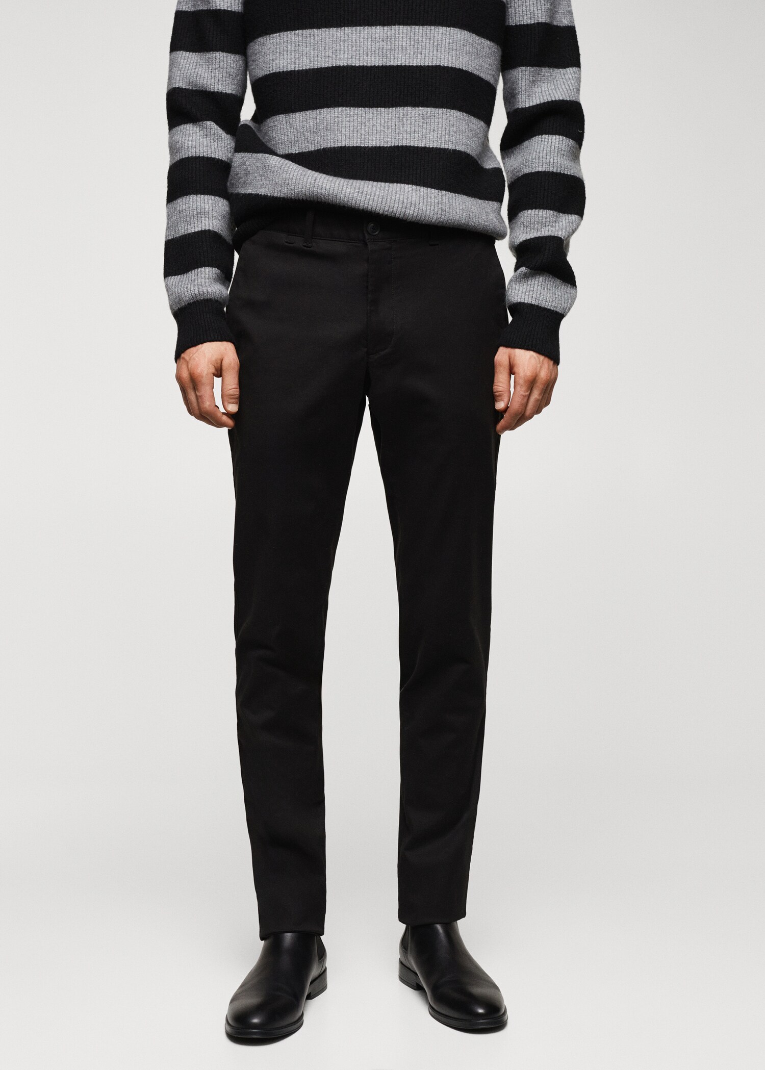 Pantalón chino slim fit sarga - Plano medio