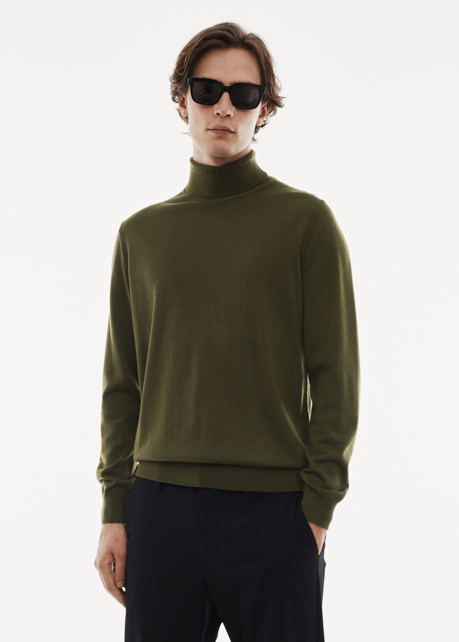 100% merino wool turtleneck sweater - Medium plane