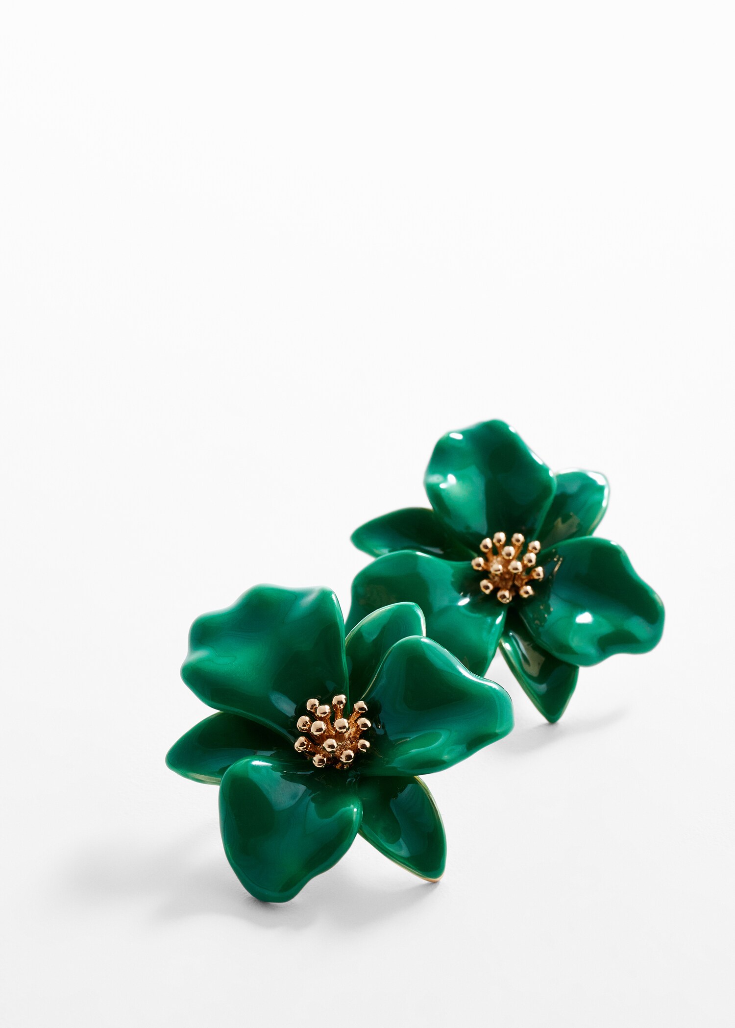 Maxi flower earrings - Середній план