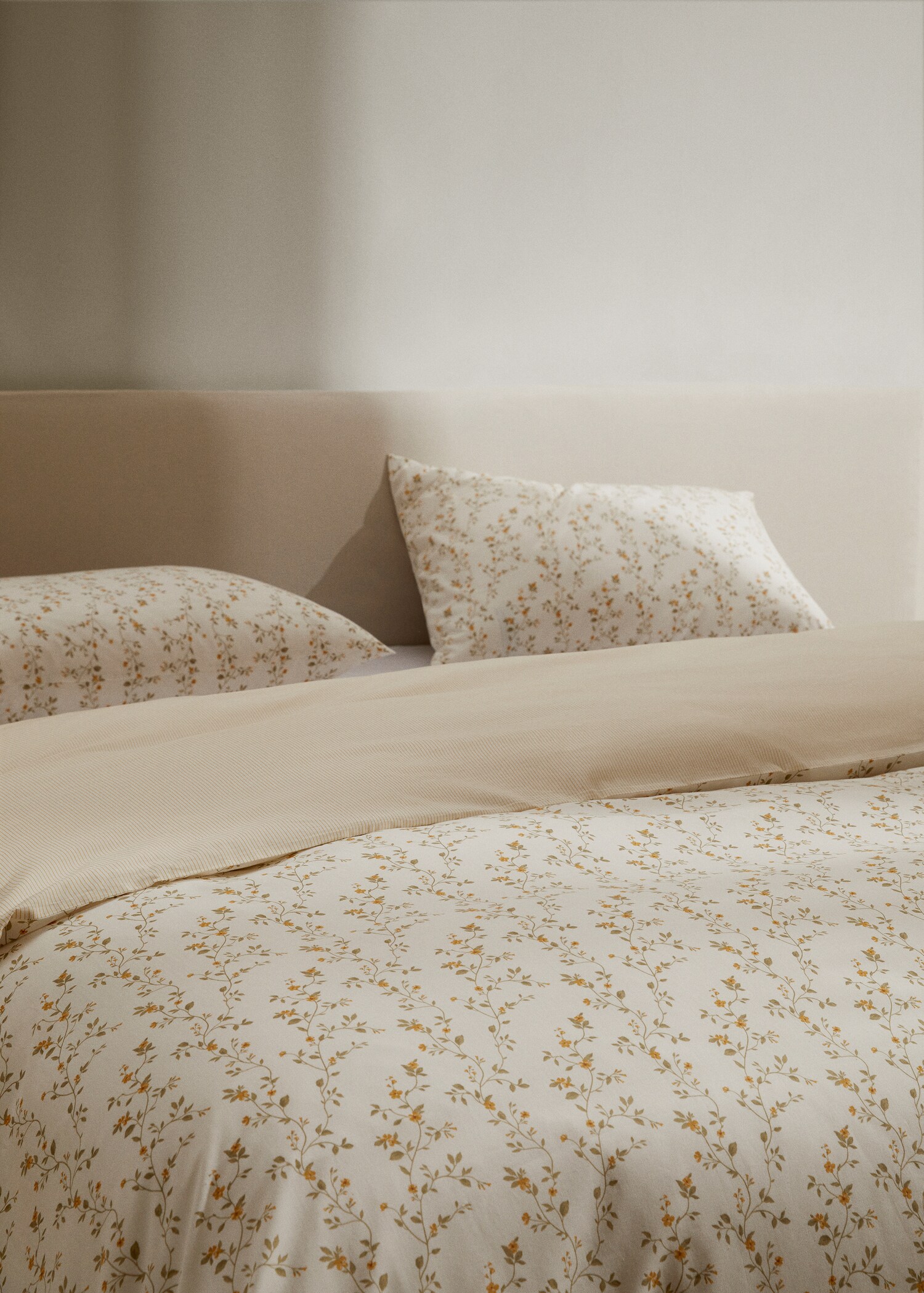 Reversible duvet cover flowers and stripes queen bed - Details of the article 8