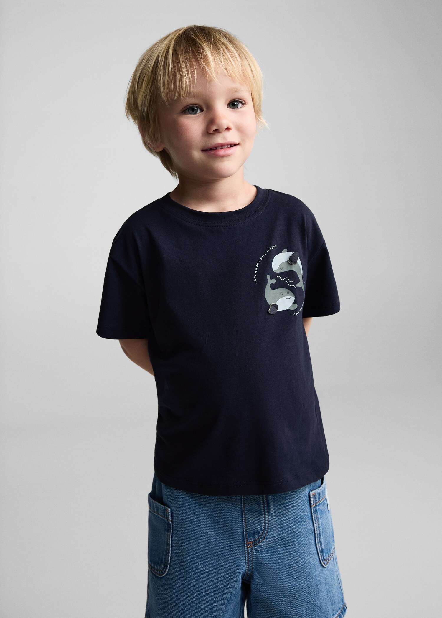 Gemustertes T-Shirt mit Relief-Details - Mittlere Ansicht