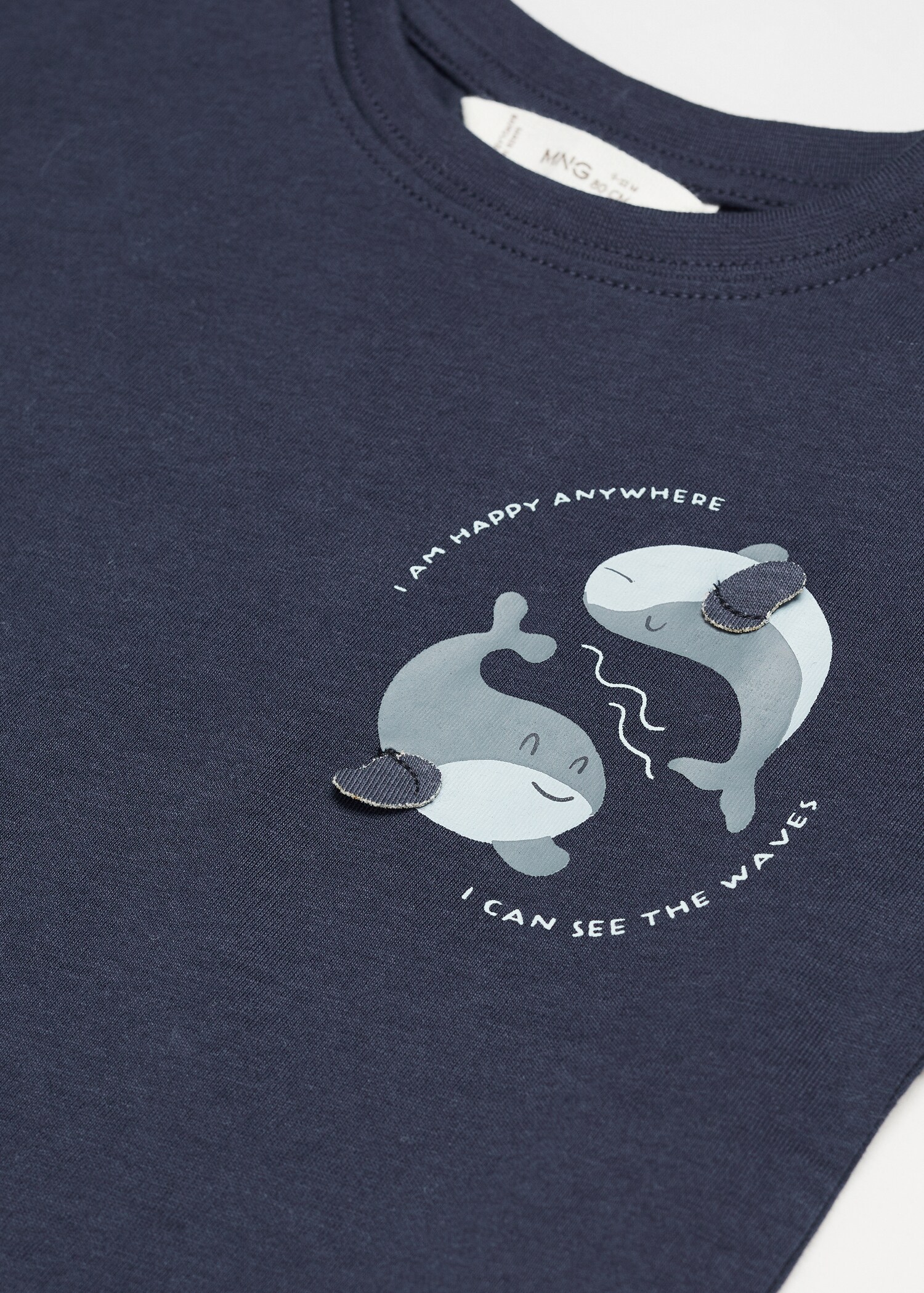 Gemustertes T-Shirt mit Relief-Details - Detail des Artikels 0