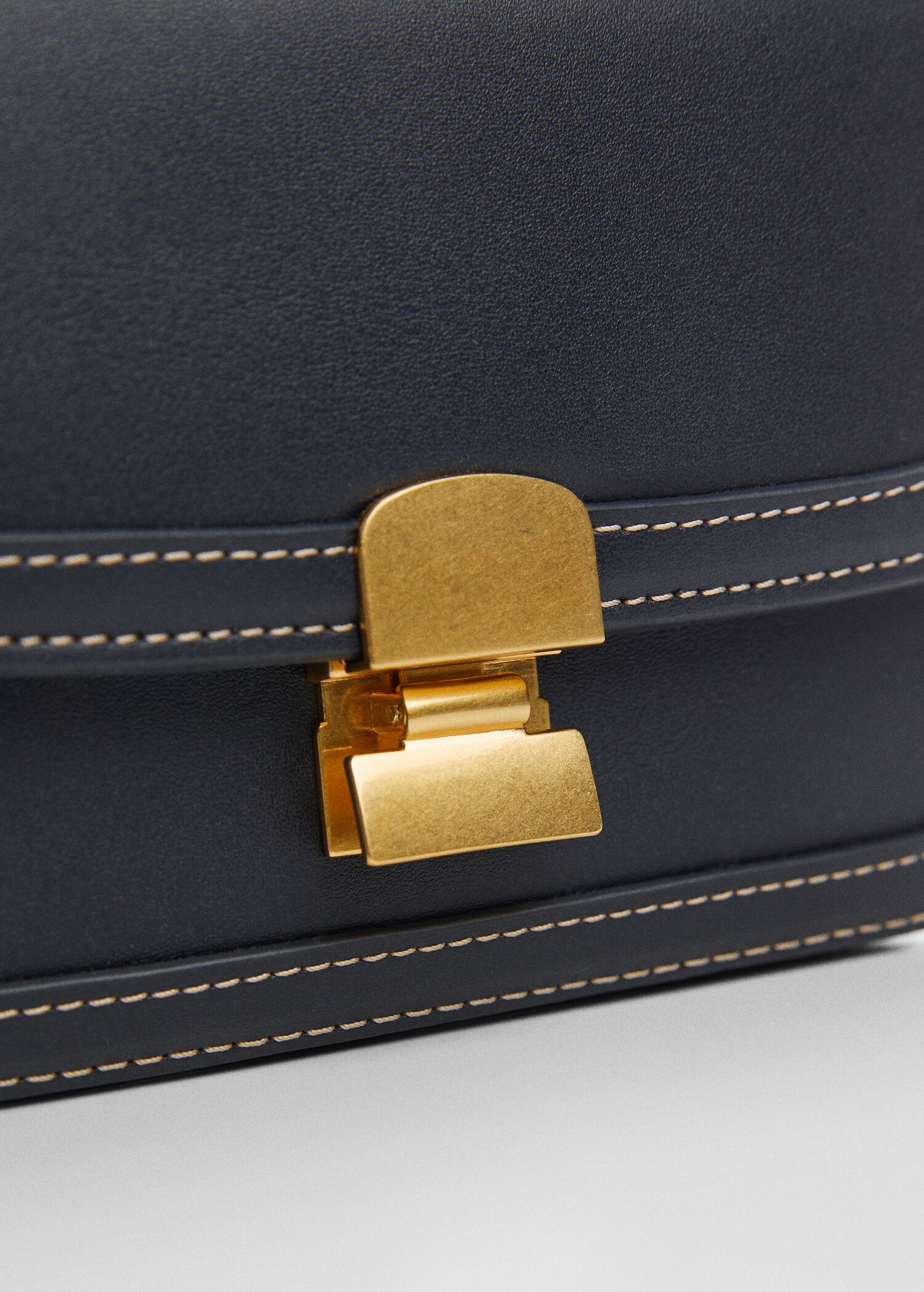 Crossbody bag with flap - Details of the article 1