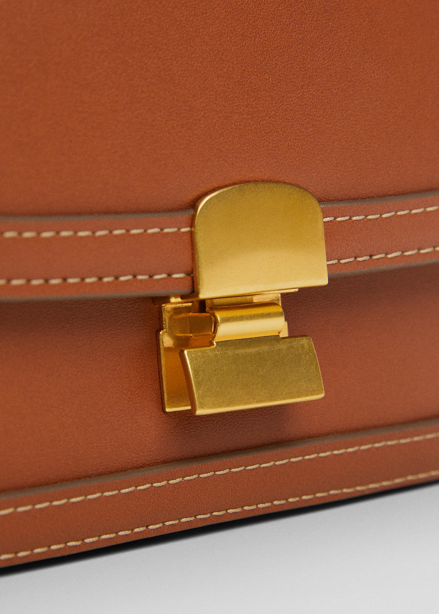 Crossbody bag with flap - Details of the article 1