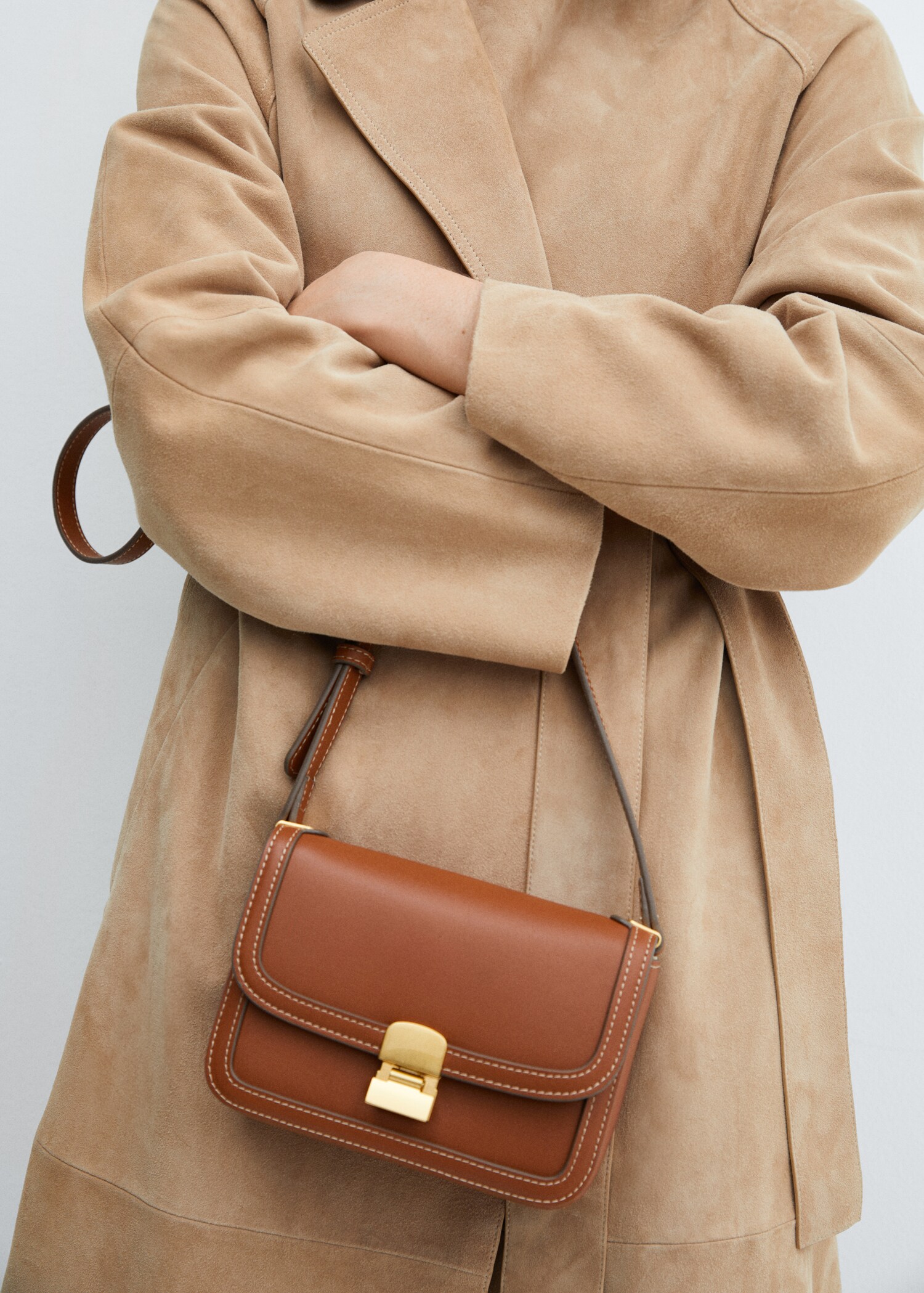 Crossbody bag with flap - Details of the article 9